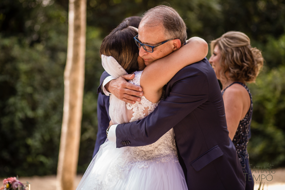 casamento ao ar livre, casamento villa mandacaru, casamento em itu, casamento interior de sp, casamento de dia, casamento fim de tarde, noiva, noivo, casamento por do sol, casamento embaixo da arvore, casamento no campo, borboletas em casamento