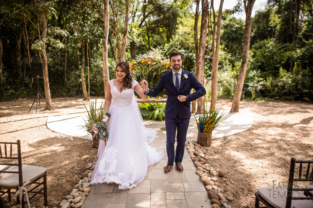 casamento ao ar livre, casamento villa mandacaru, casamento em itu, casamento interior de sp, casamento de dia, casamento fim de tarde, noiva, noivo, casamento por do sol, casamento embaixo da arvore, casamento no campo, borboletas em casamento