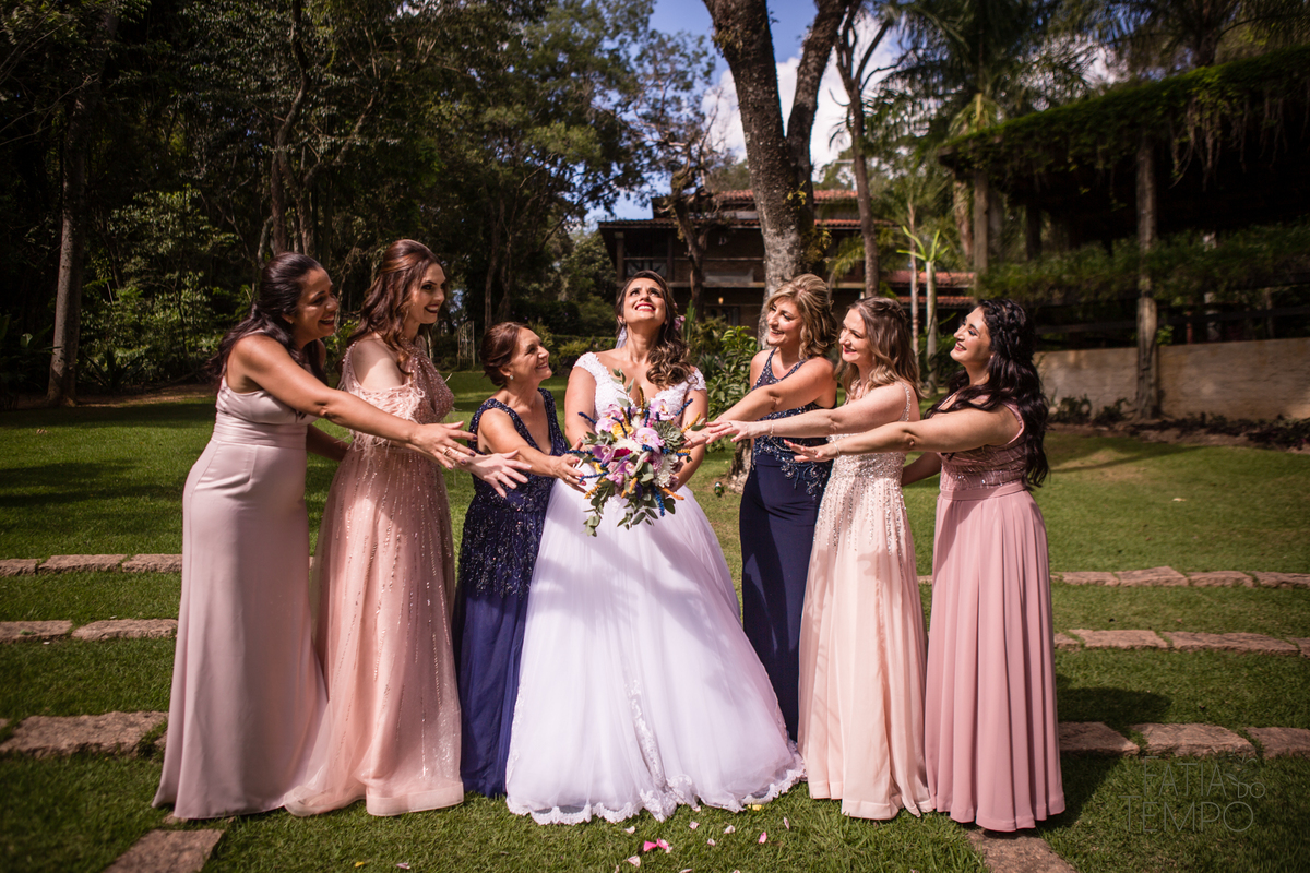 casamento ao ar livre, casamento villa mandacaru, casamento em itu, casamento interior de sp, casamento de dia, casamento fim de tarde, noiva, noivo, casamento por do sol, casamento embaixo da arvore, casamento no campo, borboletas em casamento