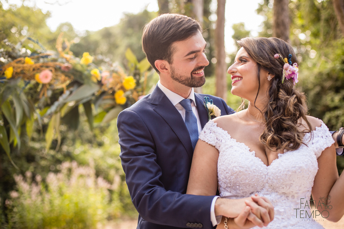 casamento ao ar livre, casamento villa mandacaru, casamento em itu, casamento interior de sp, casamento de dia, casamento fim de tarde, noiva, noivo, casamento por do sol, casamento embaixo da arvore, casamento no campo, borboletas em casamento