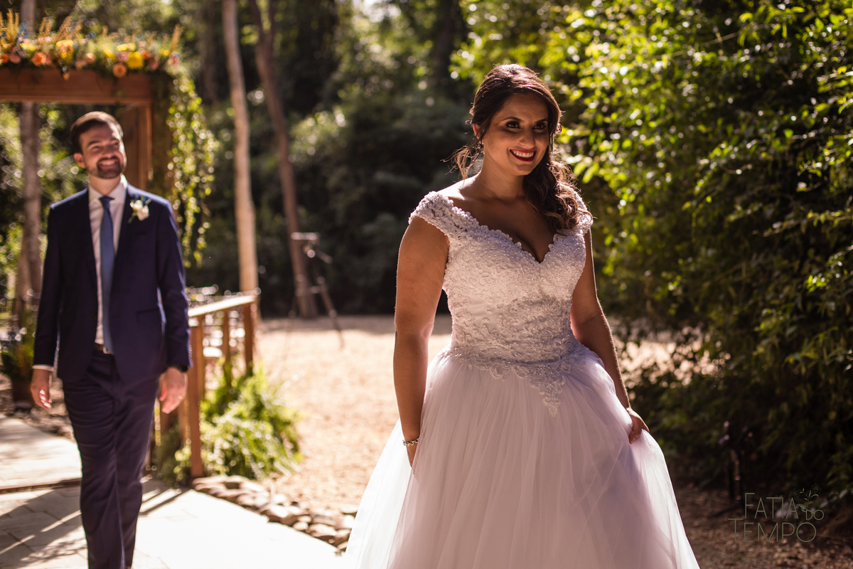 casamento ao ar livre, casamento villa mandacaru, casamento em itu, casamento interior de sp, casamento de dia, casamento fim de tarde, noiva, noivo, casamento por do sol, casamento embaixo da arvore, casamento no campo, borboletas em casamento