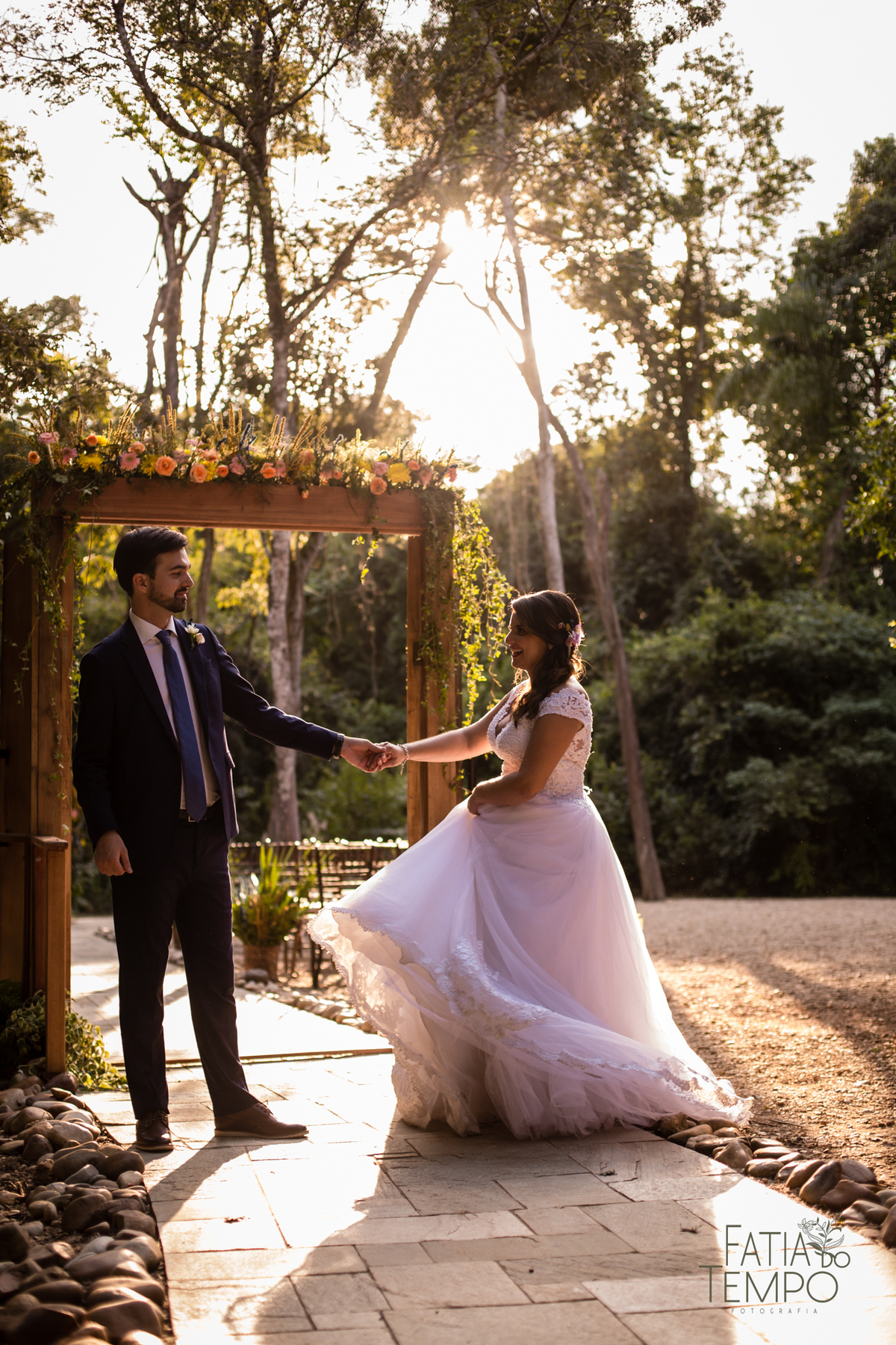 casamento ao ar livre, casamento villa mandacaru, casamento em itu, casamento interior de sp, casamento de dia, casamento fim de tarde, noiva, noivo, casamento por do sol, casamento embaixo da arvore, casamento no campo, borboletas em casamento