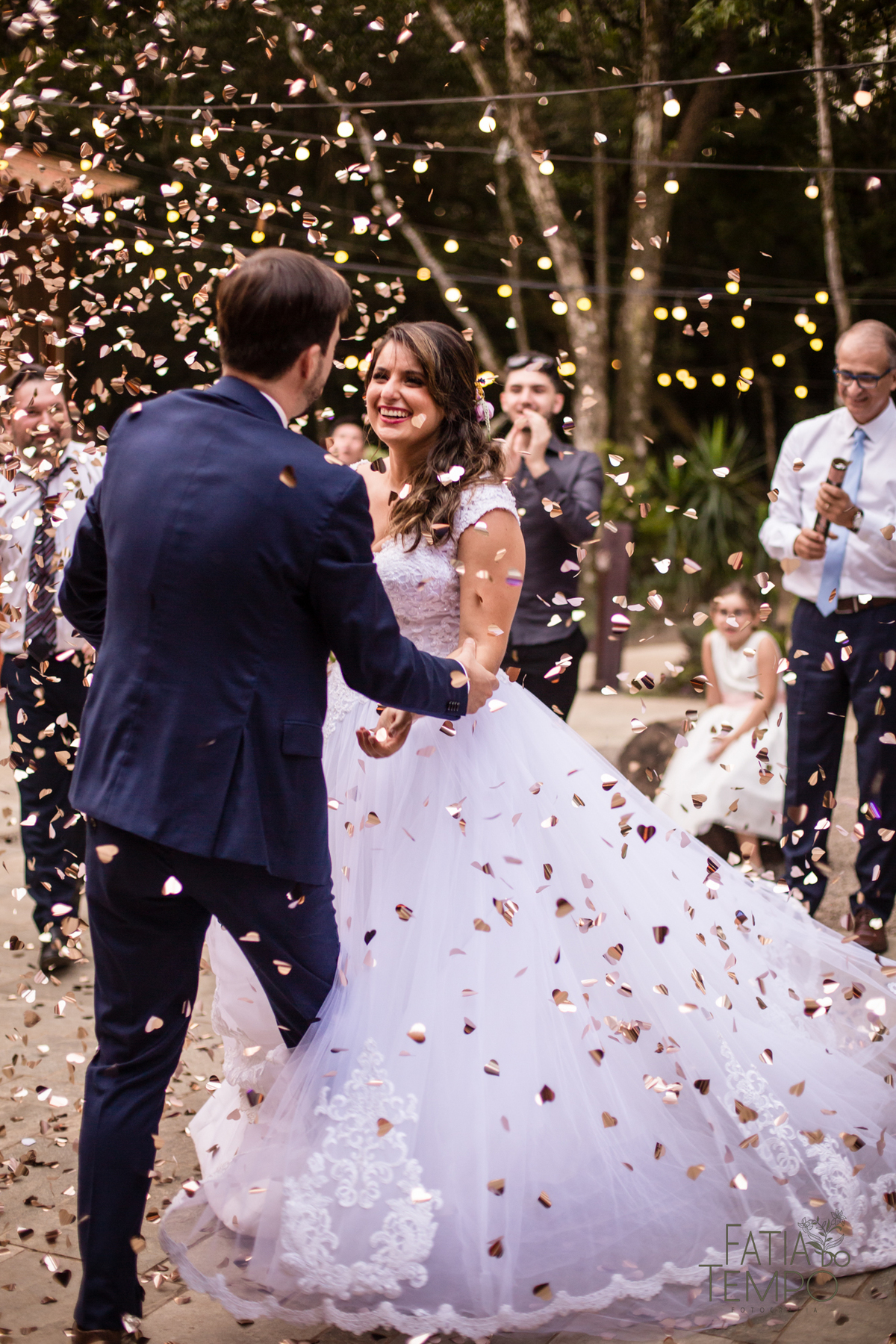 casamento ao ar livre, casamento villa mandacaru, casamento em itu, casamento interior de sp, casamento de dia, casamento fim de tarde, noiva, noivo, casamento por do sol, casamento embaixo da arvore, casamento no campo, borboletas em casamento