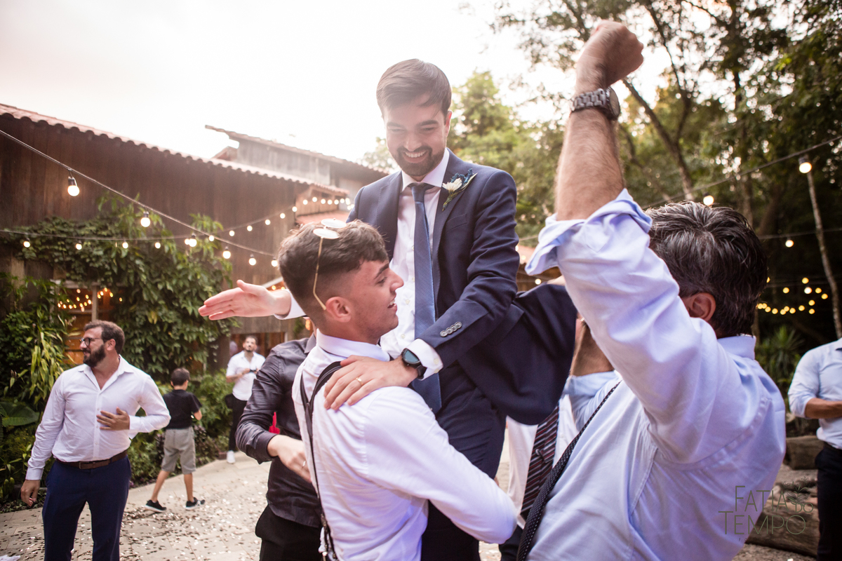 casamento ao ar livre, casamento villa mandacaru, casamento em itu, casamento interior de sp, casamento de dia, casamento fim de tarde, noiva, noivo, casamento por do sol, casamento embaixo da arvore, casamento no campo, borboletas em casamento