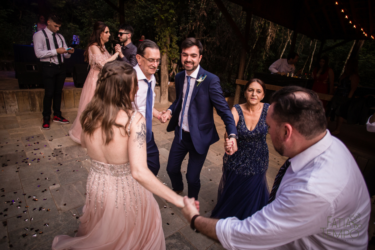 casamento ao ar livre, casamento villa mandacaru, casamento em itu, casamento interior de sp, casamento de dia, casamento fim de tarde, noiva, noivo, casamento por do sol, casamento embaixo da arvore, casamento no campo, borboletas em casamento