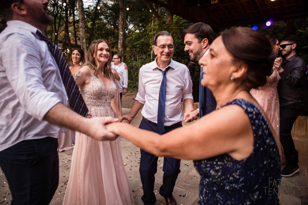 casamento ao ar livre, casamento villa mandacaru, casamento em itu, casamento interior de sp, casamento de dia, casamento fim de tarde, noiva, noivo, casamento por do sol, casamento embaixo da arvore, casamento no campo, borboletas em casamento