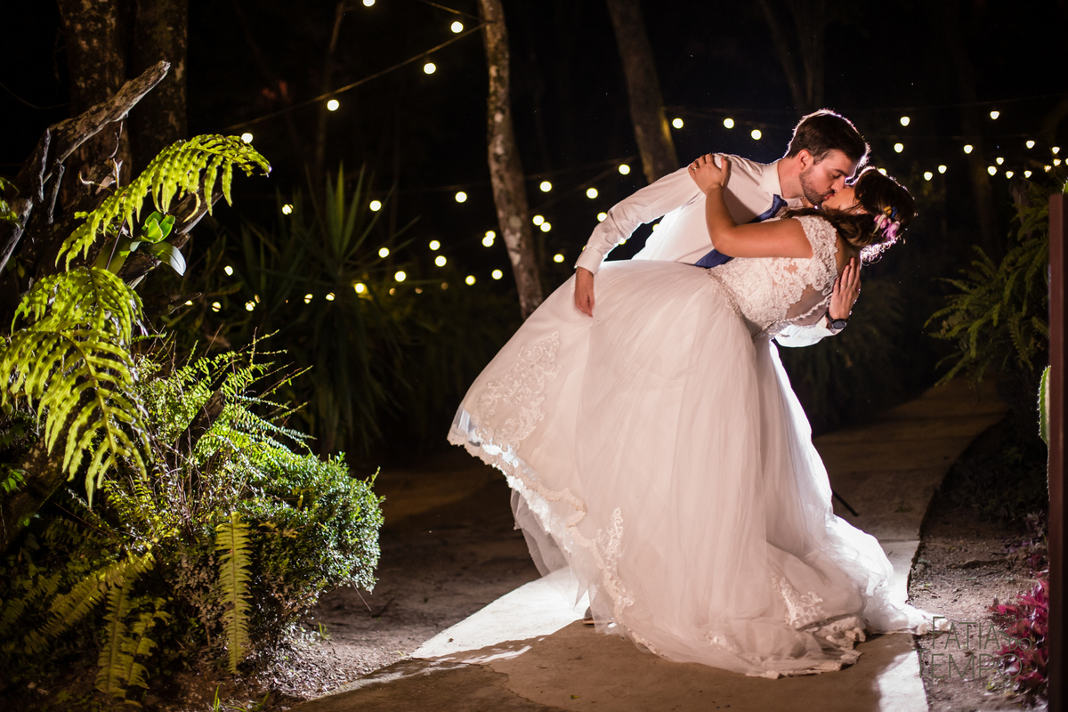 casamento ao ar livre, casamento villa mandacaru, casamento em itu, casamento interior de sp, casamento de dia, casamento fim de tarde, noiva, noivo, casamento por do sol, casamento embaixo da arvore, casamento no campo, borboletas em casamento