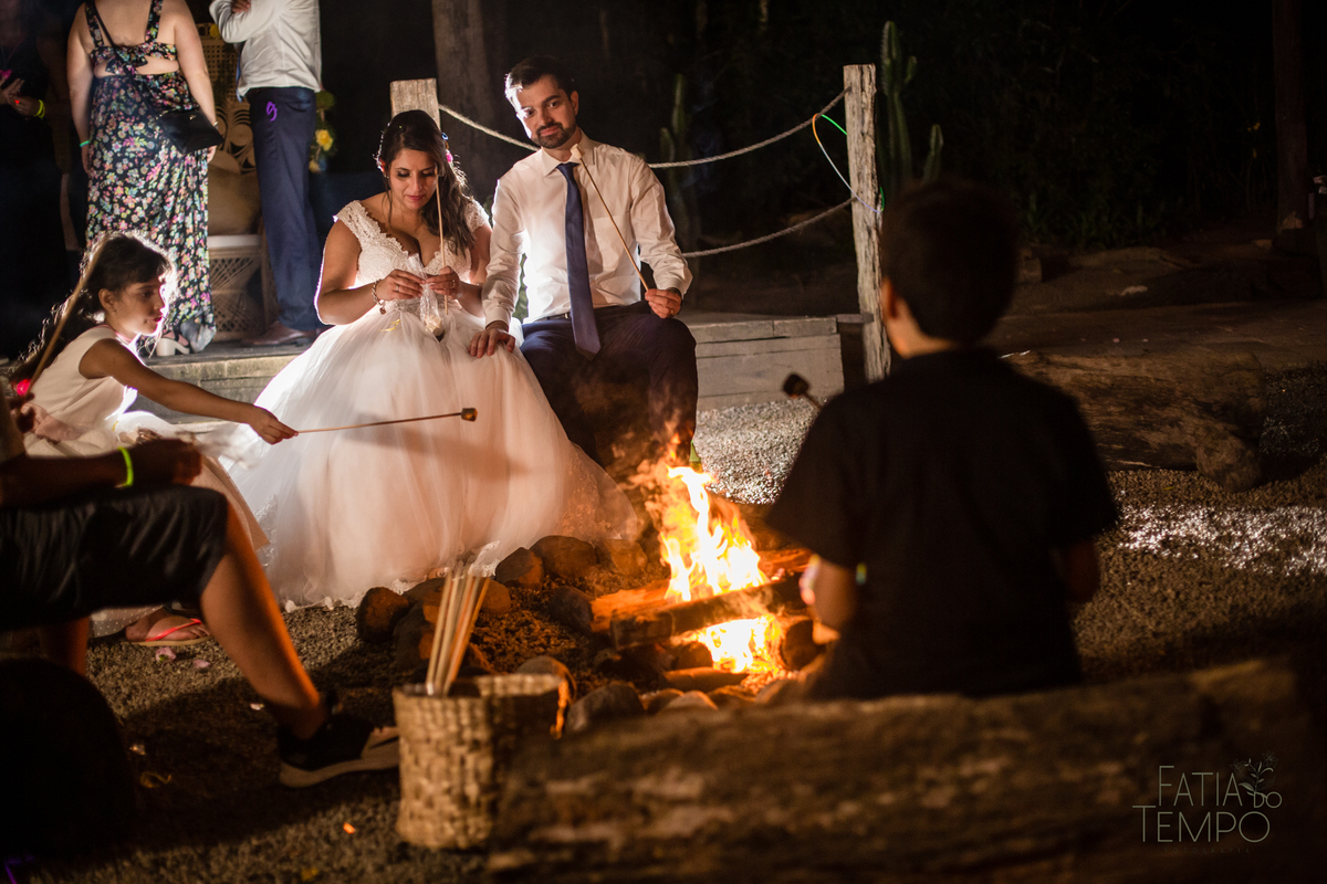 casamento ao ar livre, casamento villa mandacaru, casamento em itu, casamento interior de sp, casamento de dia, casamento fim de tarde, noiva, noivo, casamento por do sol, casamento embaixo da arvore, casamento no campo, borboletas em casamento