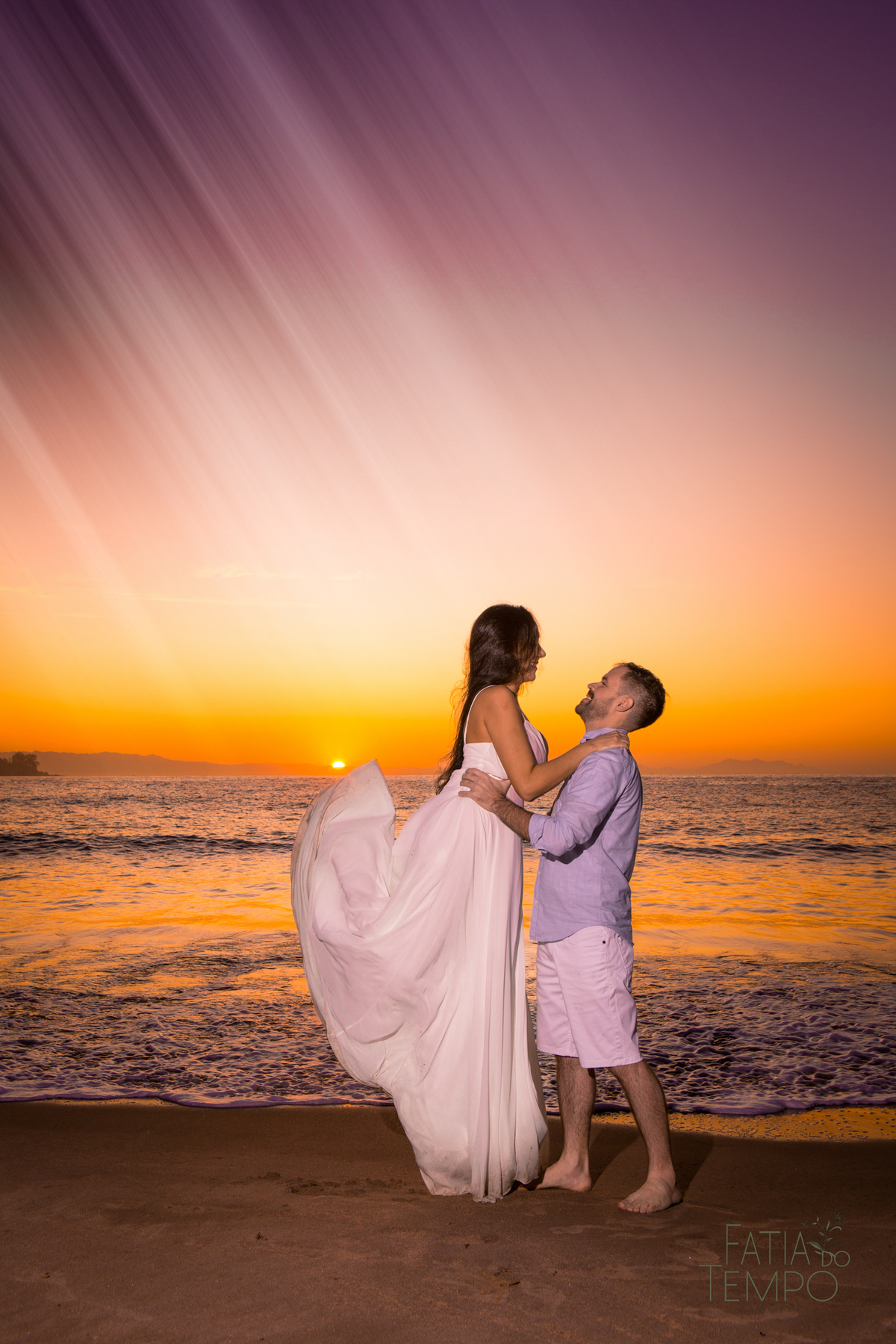 ensaio pre casamento, ensaio na praia, praia do guaruja, ensaio pre casamento na praia, ensaio no nascer do sol, nascer do sol, ensaio de casais no nascer do sol, ensaio pré casamento no nascer do sol, ensaio pré na praia, 
