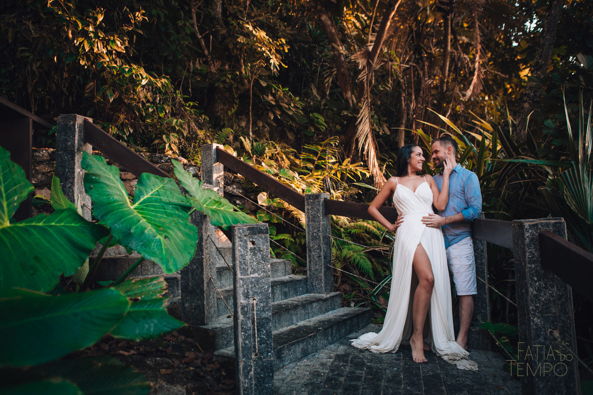 ensaio pre casamento, ensaio na praia, praia do guaruja, ensaio pre casamento na praia, ensaio no nascer do sol, nascer do sol, ensaio de casais no nascer do sol, ensaio pré casamento no nascer do sol, ensaio pré na praia, 