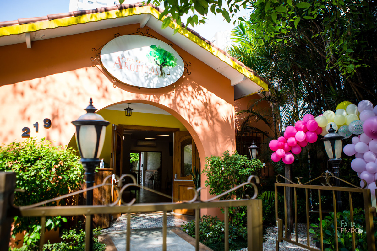 festa infantil, criança, menina, festa de criança, buffet, buffet infantil, bolo, decoração, fotografia, fatia do tempo, felicidade, aniversário, parabéns, encanto, família madrigal, desenho, Disney