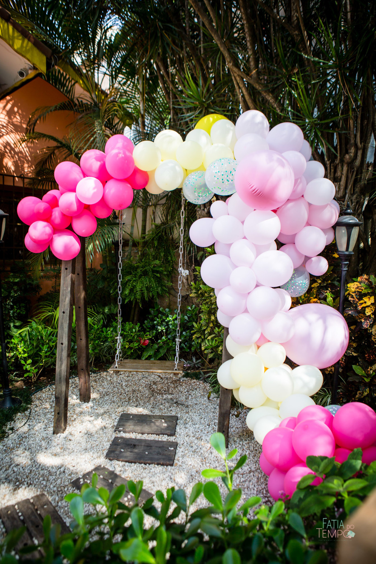 festa infantil, criança, menina, festa de criança, buffet, buffet infantil, bolo, decoração, fotografia, fatia do tempo, felicidade, aniversário, parabéns, encanto, família madrigal, desenho, Disney