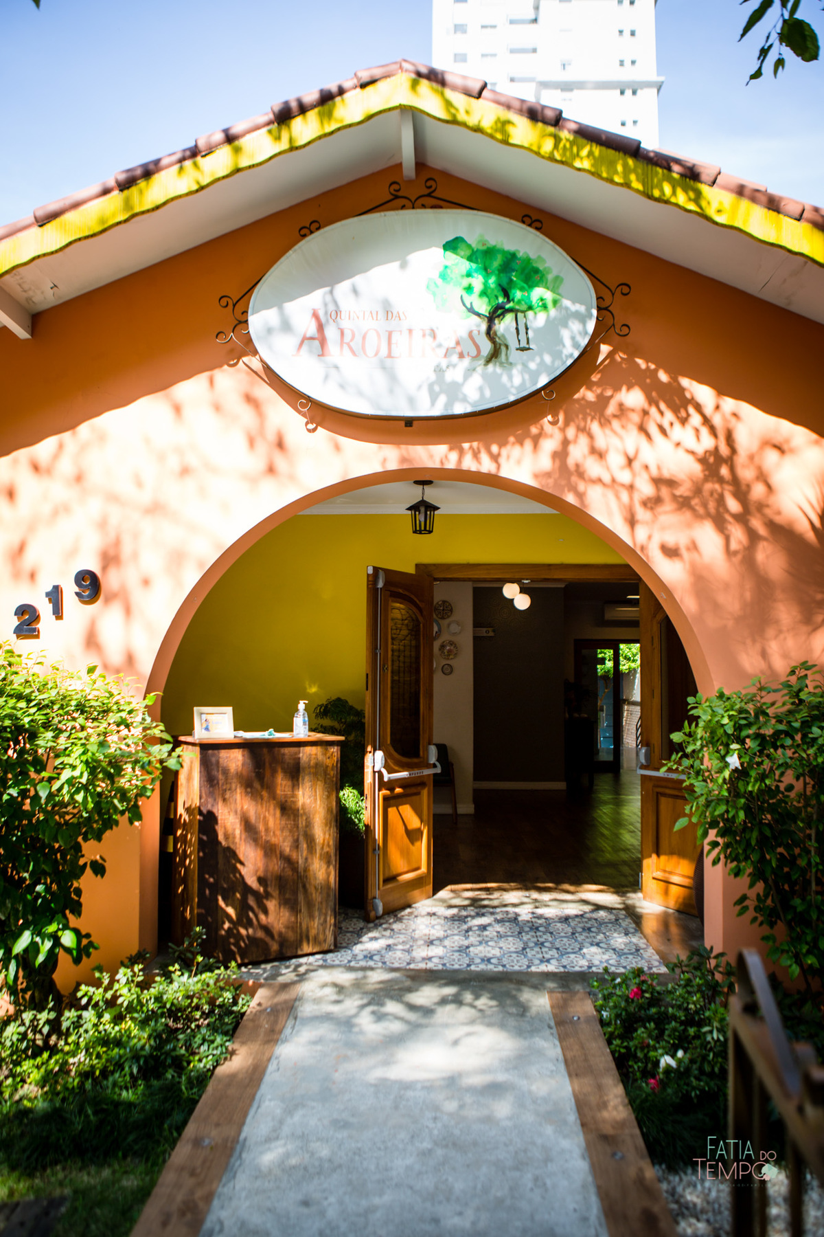 festa infantil, criança, menina, festa de criança, buffet, buffet infantil, bolo, decoração, fotografia, fatia do tempo, felicidade, aniversário, parabéns, encanto, família madrigal, desenho, Disney