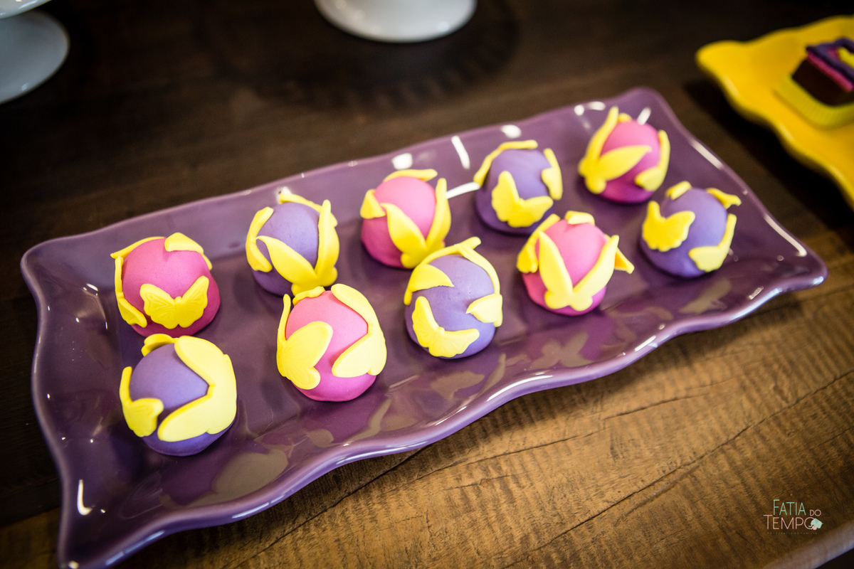 festa infantil, criança, menina, festa de criança, buffet, buffet infantil, bolo, decoração, fotografia, fatia do tempo, felicidade, aniversário, parabéns, encanto, família madrigal, desenho, Disney