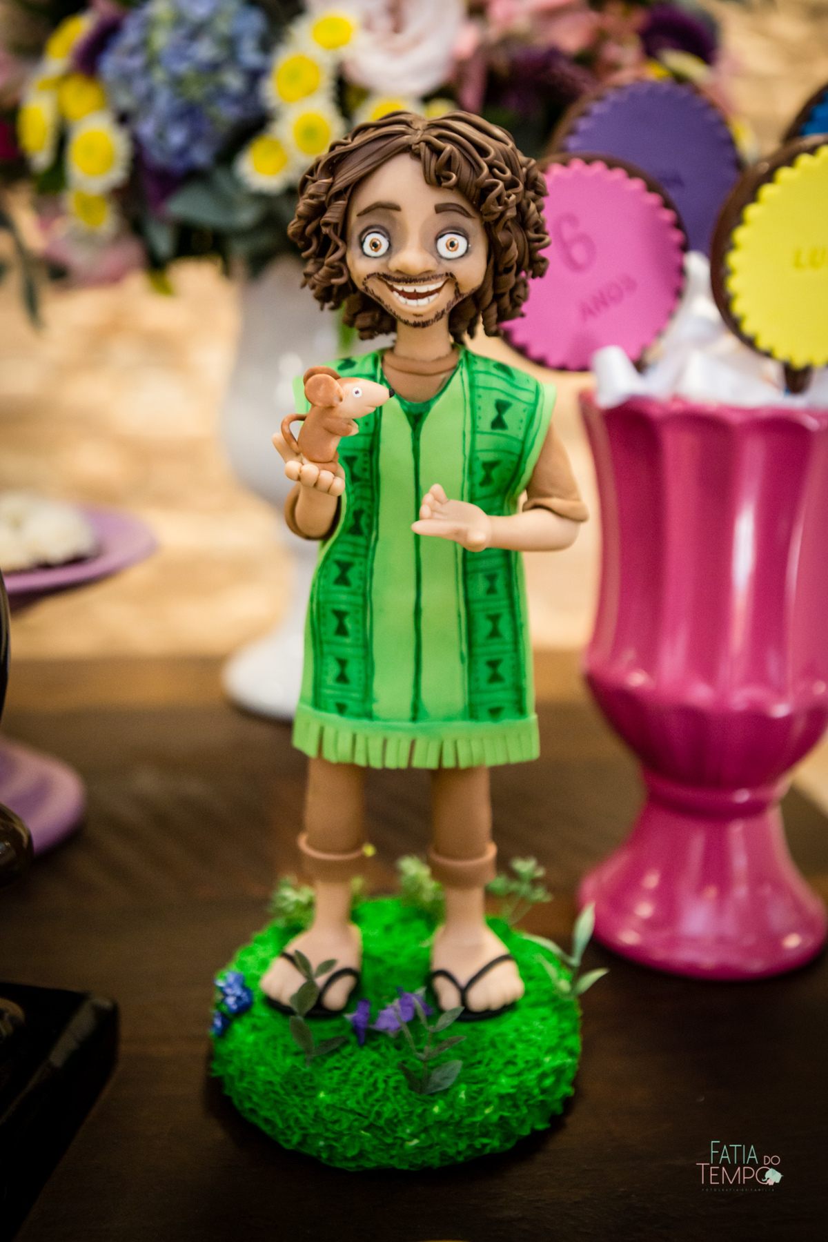 festa infantil, criança, menina, festa de criança, buffet, buffet infantil, bolo, decoração, fotografia, fatia do tempo, felicidade, aniversário, parabéns, encanto, família madrigal, desenho, Disney