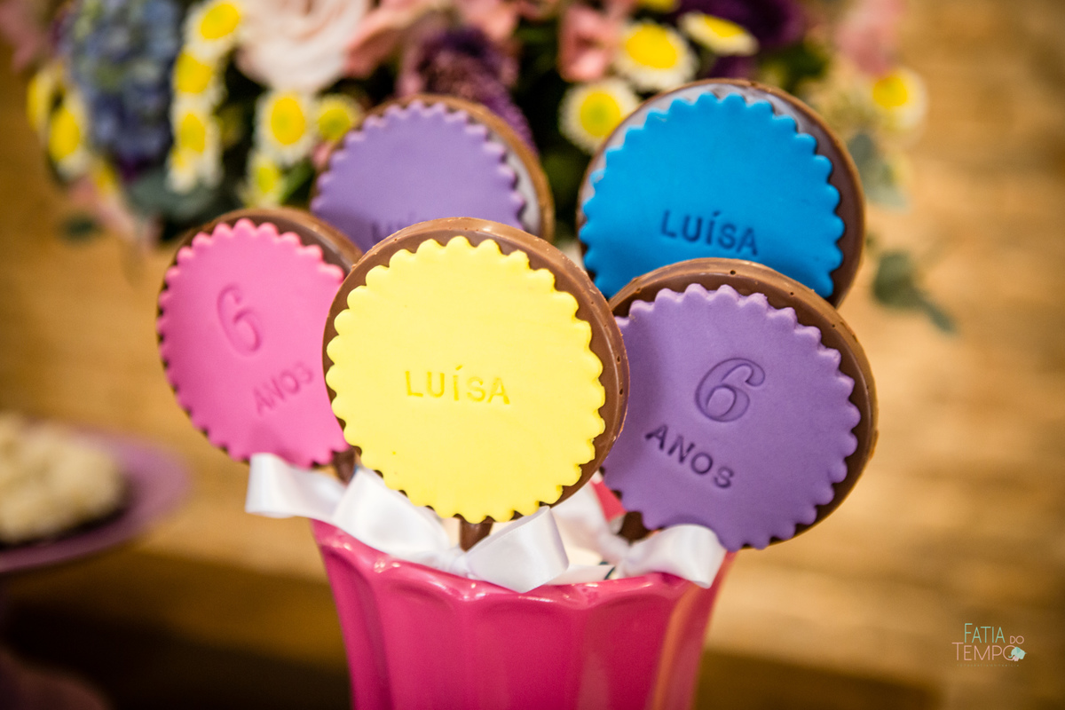 festa infantil, criança, menina, festa de criança, buffet, buffet infantil, bolo, decoração, fotografia, fatia do tempo, felicidade, aniversário, parabéns, encanto, família madrigal, desenho, Disney