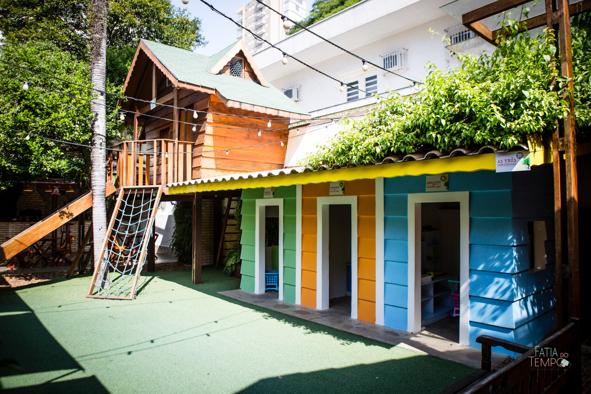 festa infantil, criança, menina, festa de criança, buffet, buffet infantil, bolo, decoração, fotografia, fatia do tempo, felicidade, aniversário, parabéns, encanto, família madrigal, desenho, Disney