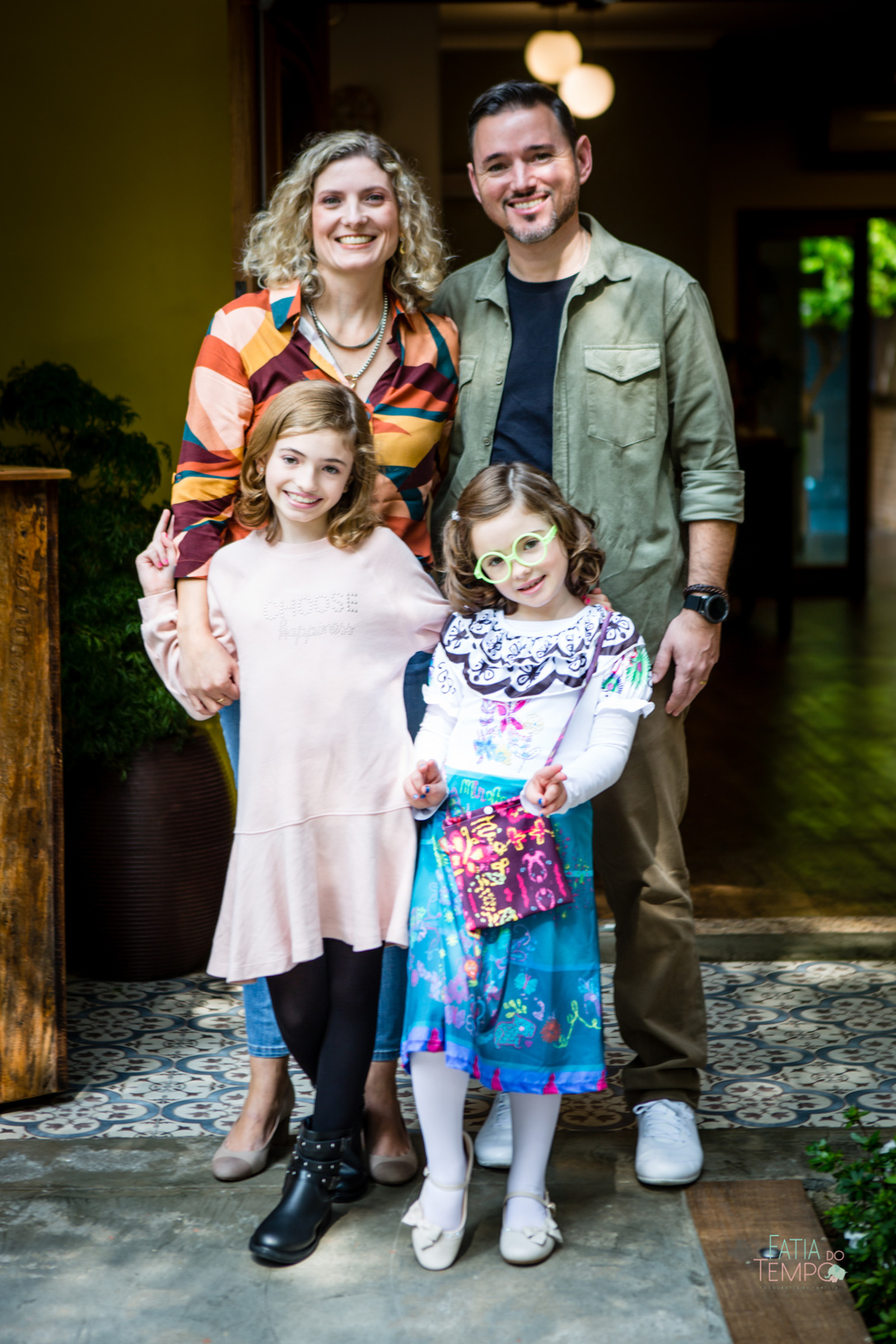 festa infantil, criança, menina, festa de criança, buffet, buffet infantil, bolo, decoração, fotografia, fatia do tempo, felicidade, aniversário, parabéns, encanto, família madrigal, desenho, Disney, quintal das aroeira,