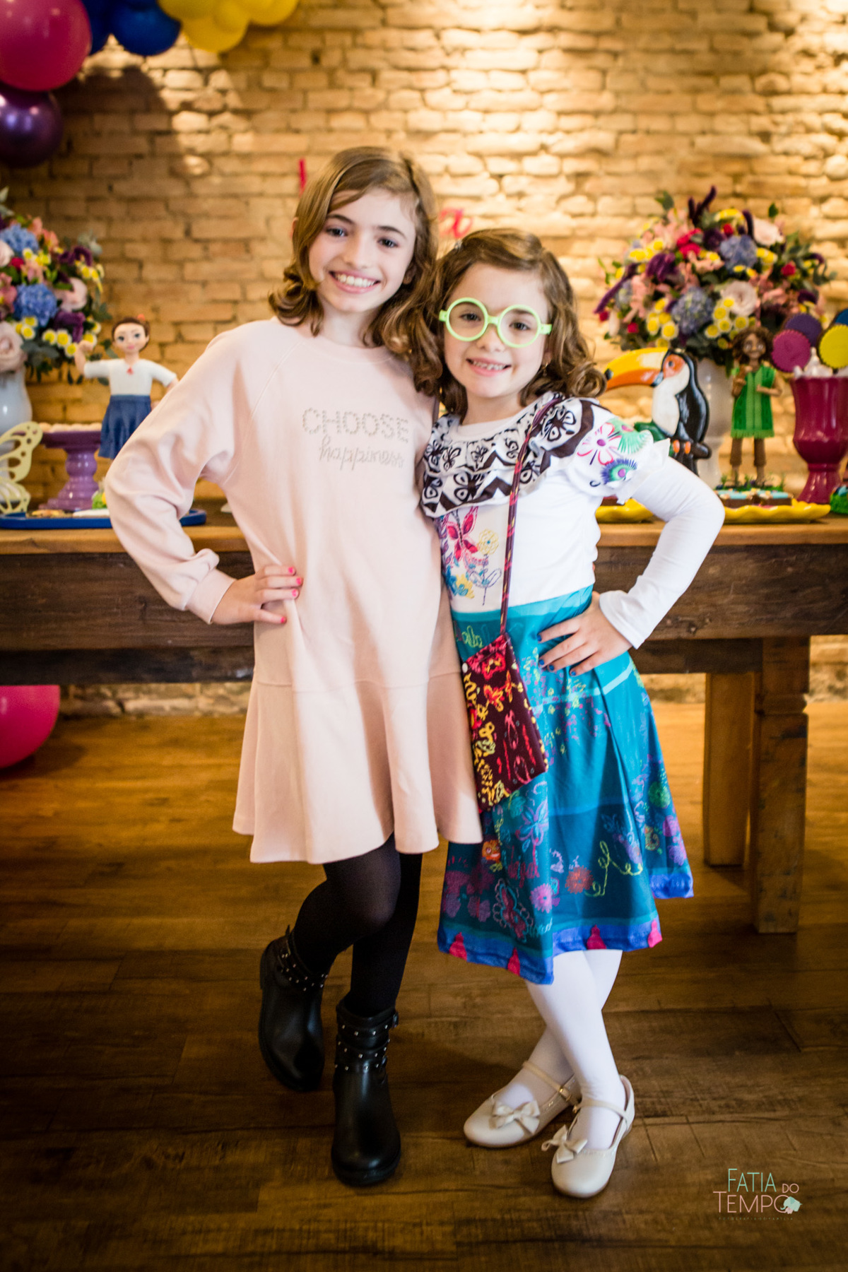 festa infantil, criança, menina, festa de criança, buffet, buffet infantil, bolo, decoração, fotografia, fatia do tempo, felicidade, aniversário, parabéns, encanto, família madrigal, desenho, Disney, quintal das aroeira,