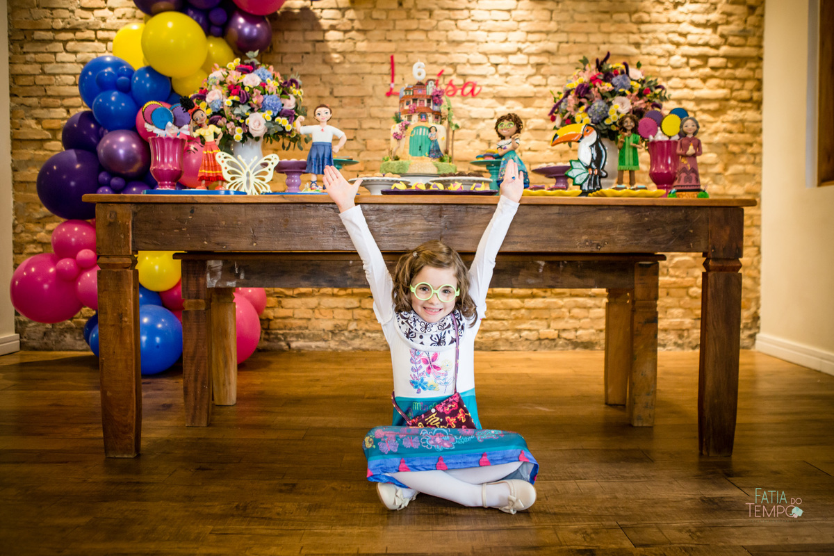 festa infantil, criança, menina, festa de criança, buffet, buffet infantil, bolo, decoração, fotografia, fatia do tempo, felicidade, aniversário, parabéns, encanto, família madrigal, desenho, Disney, quintal das aroeira,