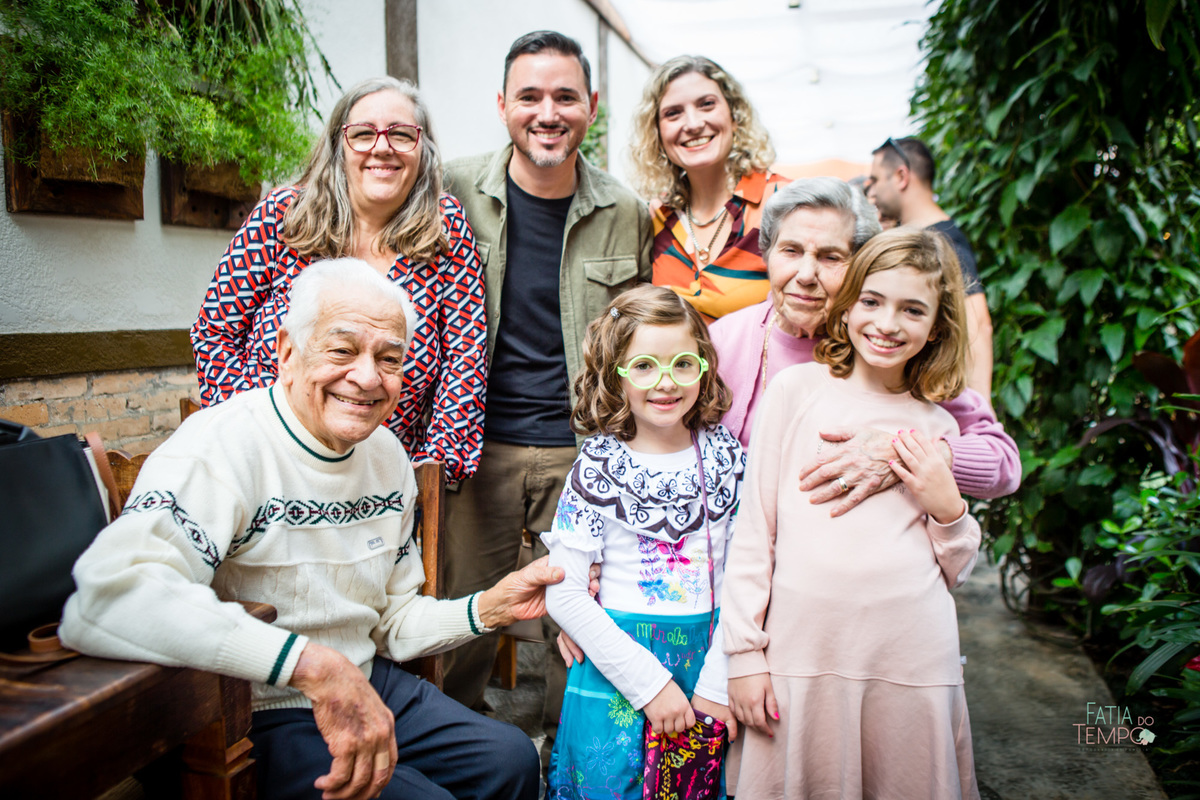 festa infantil, criança, menina, festa de criança, buffet, buffet infantil, bolo, decoração, fotografia, fatia do tempo, felicidade, aniversário, parabéns, encanto, família madrigal, desenho, Disney, quintal das aroeira,