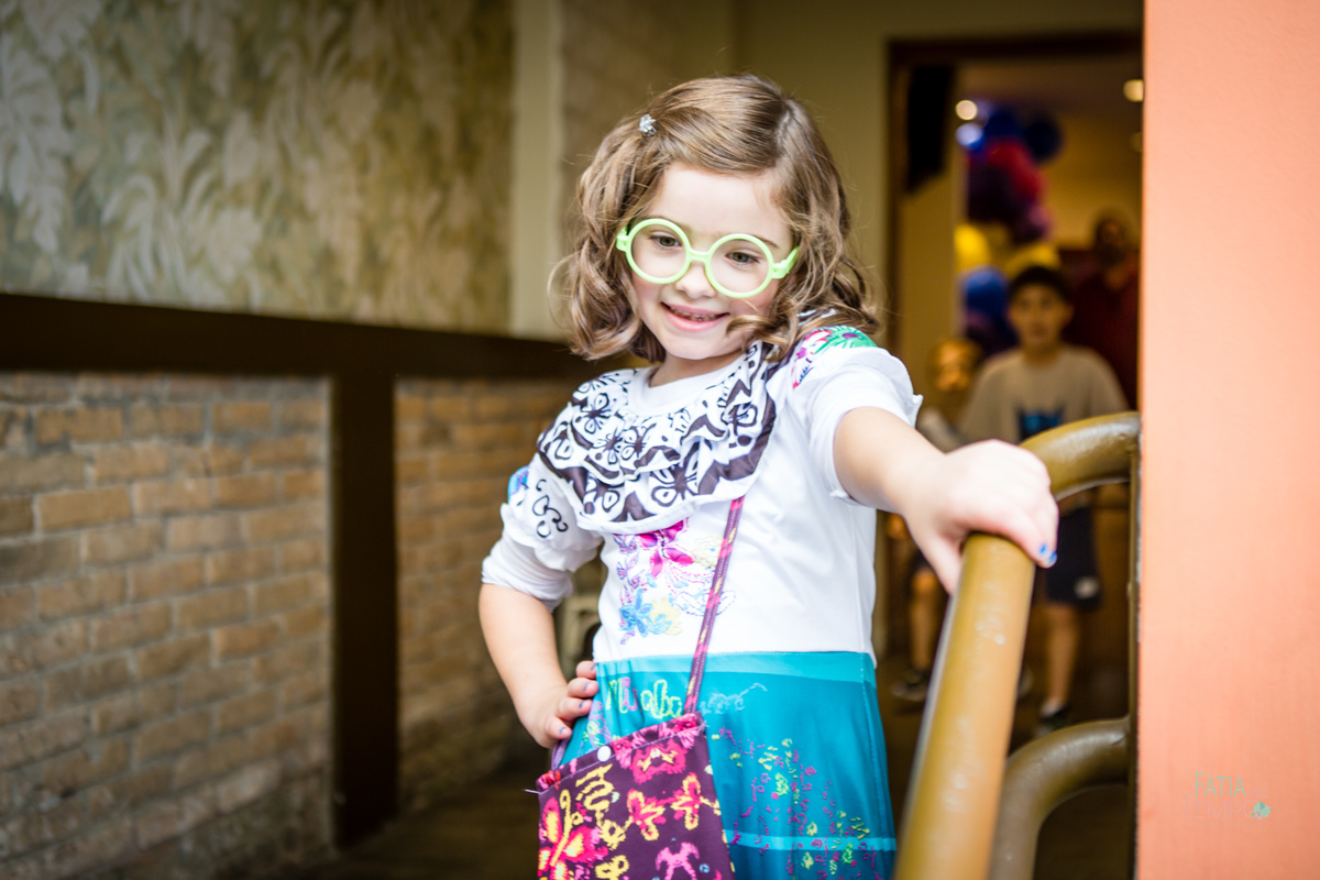 festa infantil, criança, menina, festa de criança, buffet, buffet infantil, bolo, decoração, fotografia, fatia do tempo, felicidade, aniversário, parabéns, encanto, família madrigal, desenho, Disney, quintal das aroeira,