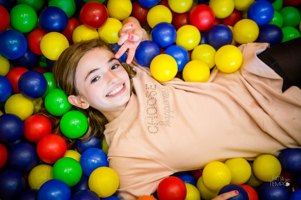 festa infantil, criança, menina, festa de criança, buffet, buffet infantil, bolo, decoração, fotografia, fatia do tempo, felicidade, aniversário, parabéns, encanto, família madrigal, desenho, Disney, quintal das aroeira,