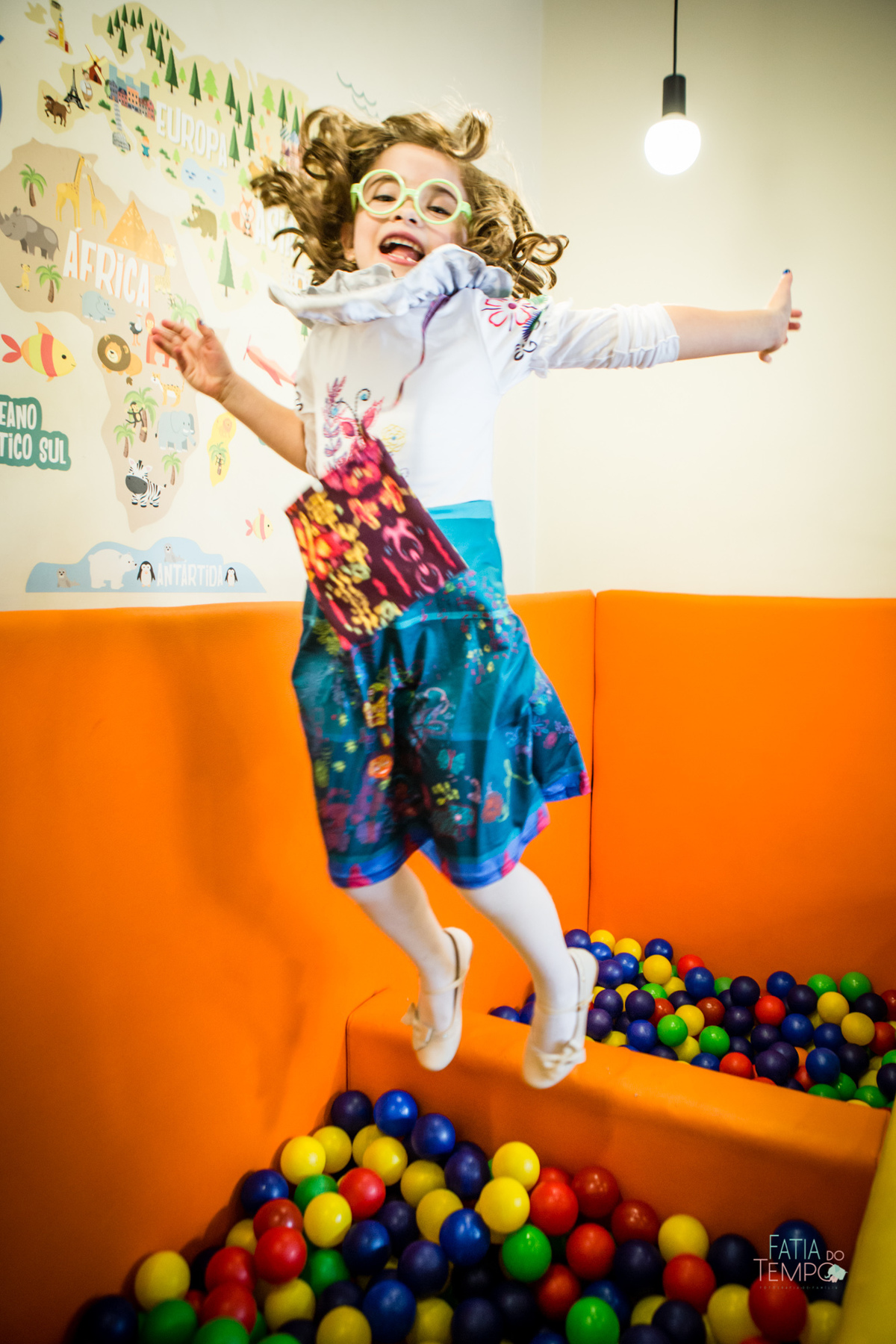 festa infantil, criança, menina, festa de criança, buffet, buffet infantil, bolo, decoração, fotografia, fatia do tempo, felicidade, aniversário, parabéns, encanto, família madrigal, desenho, Disney, quintal das aroeira,