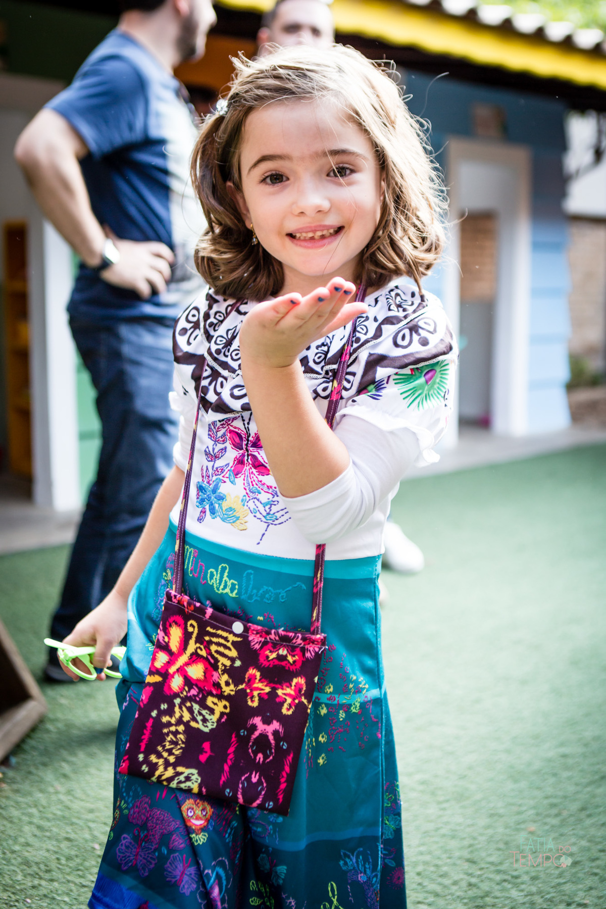 festa infantil, criança, menina, festa de criança, buffet, buffet infantil, bolo, decoração, fotografia, fatia do tempo, felicidade, aniversário, parabéns, encanto, família madrigal, desenho, Disney, quintal das aroeira,