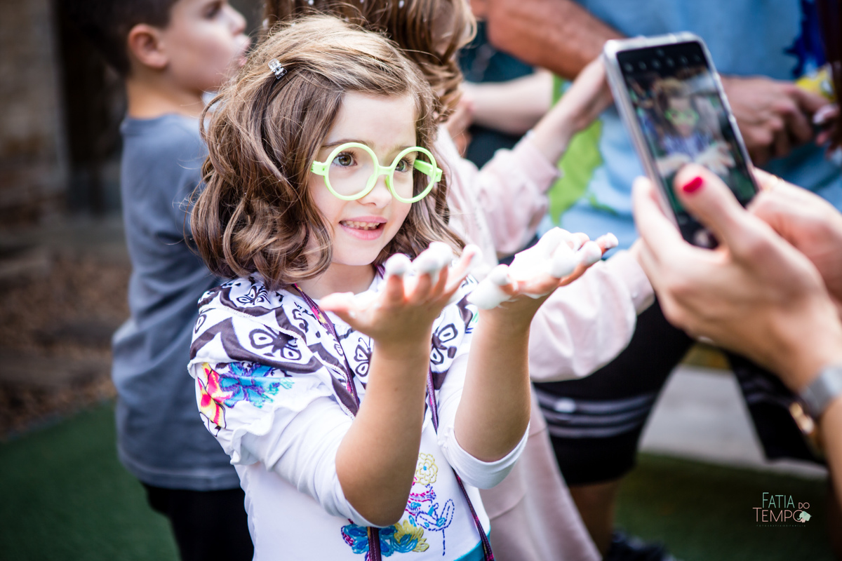 festa infantil, criança, menina, festa de criança, buffet, buffet infantil, bolo, decoração, fotografia, fatia do tempo, felicidade, aniversário, parabéns, encanto, família madrigal, desenho, Disney, quintal das aroeira,