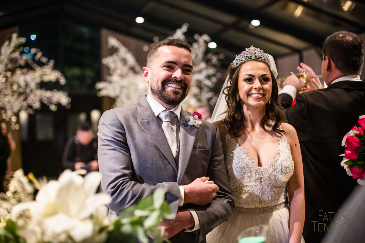 sitio são jorge, espaço demarchi sitio são jorge, casamento ao ar livre, caamento no sitio, oden decoração, SSJ casamentos, noiva gringa, noivo gringo, terno carmargo alfaiataria, 