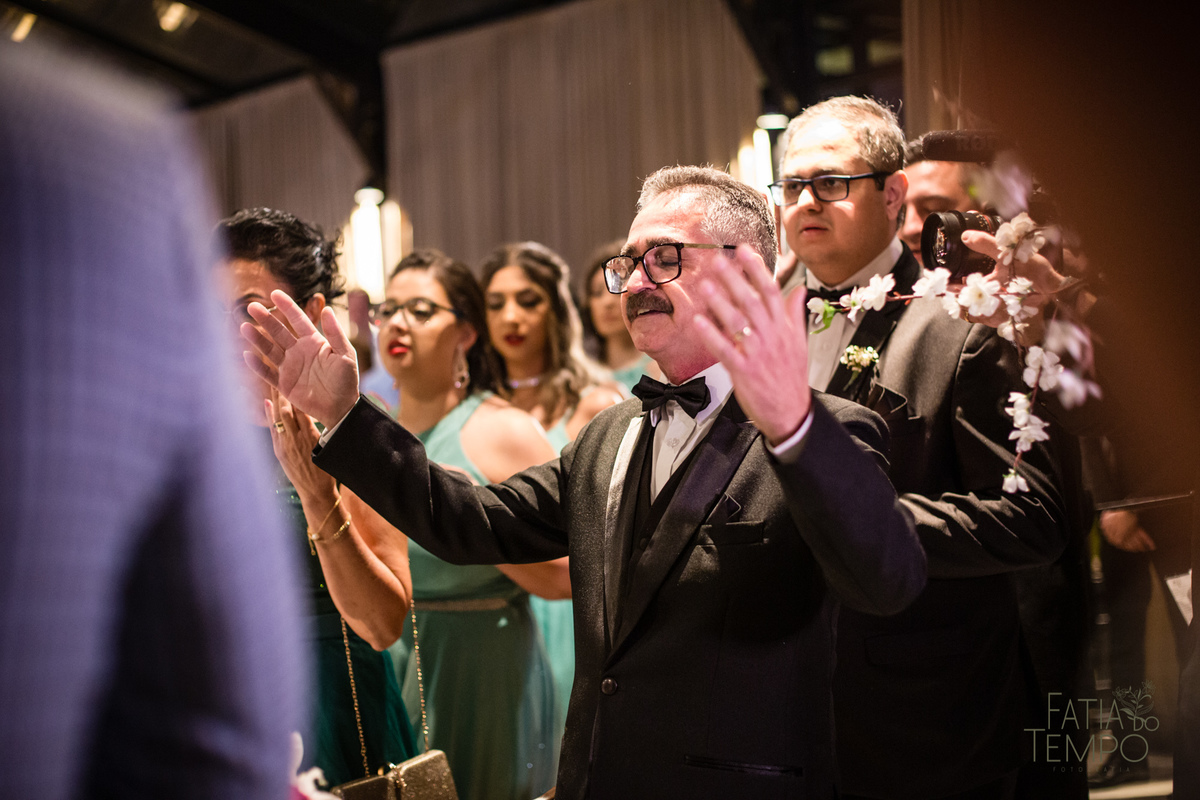 sitio são jorge, espaço demarchi sitio são jorge, casamento ao ar livre, caamento no sitio, oden decoração, SSJ casamentos, noiva gringa, noivo gringo, terno carmargo alfaiataria, 