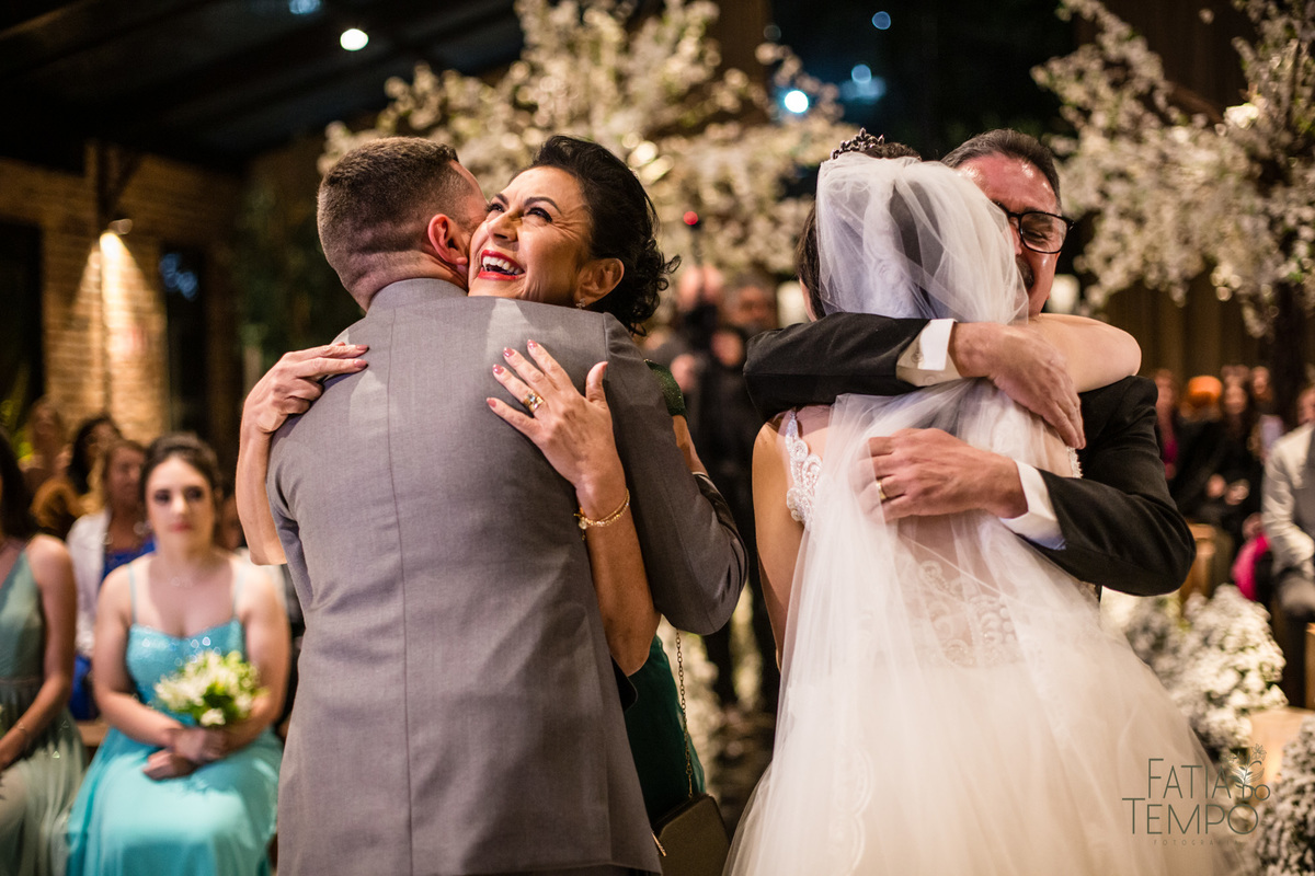 sitio são jorge, espaço demarchi sitio são jorge, casamento ao ar livre, caamento no sitio, oden decoração, SSJ casamentos, noiva gringa, noivo gringo, terno carmargo alfaiataria, 