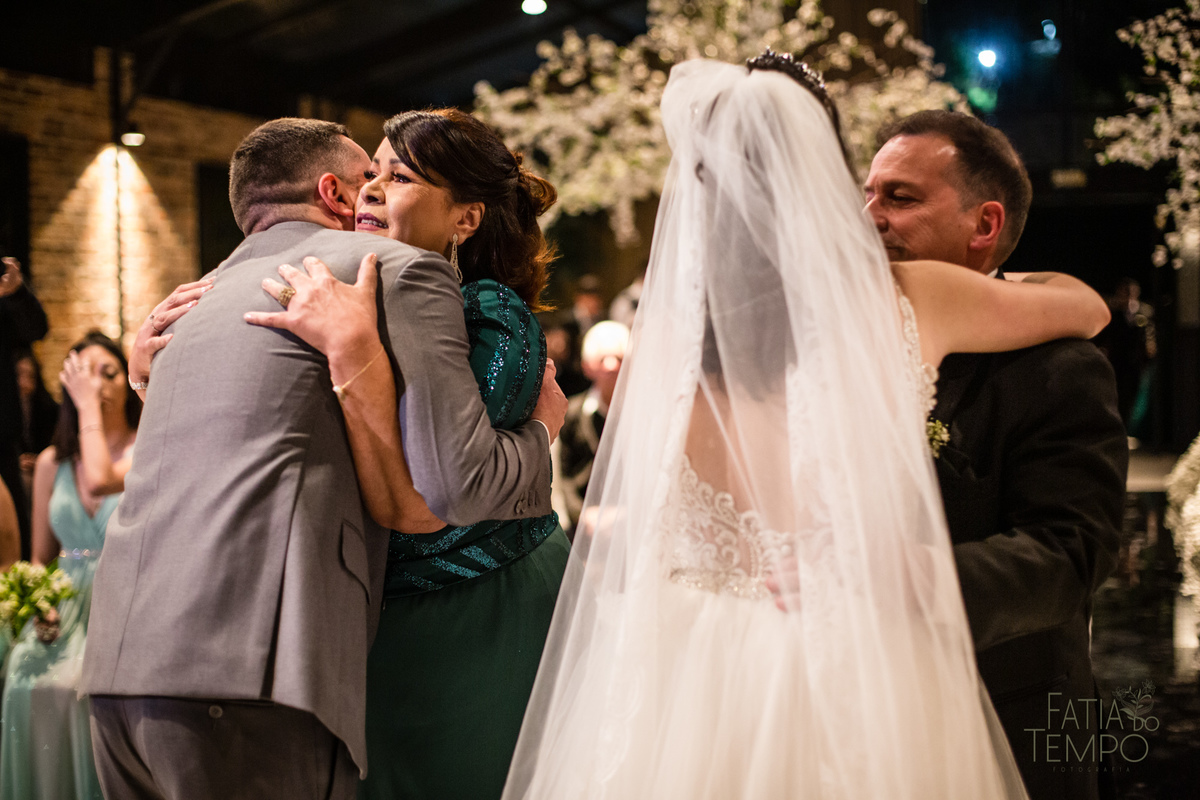 sitio são jorge, espaço demarchi sitio são jorge, casamento ao ar livre, caamento no sitio, oden decoração, SSJ casamentos, noiva gringa, noivo gringo, terno carmargo alfaiataria, 