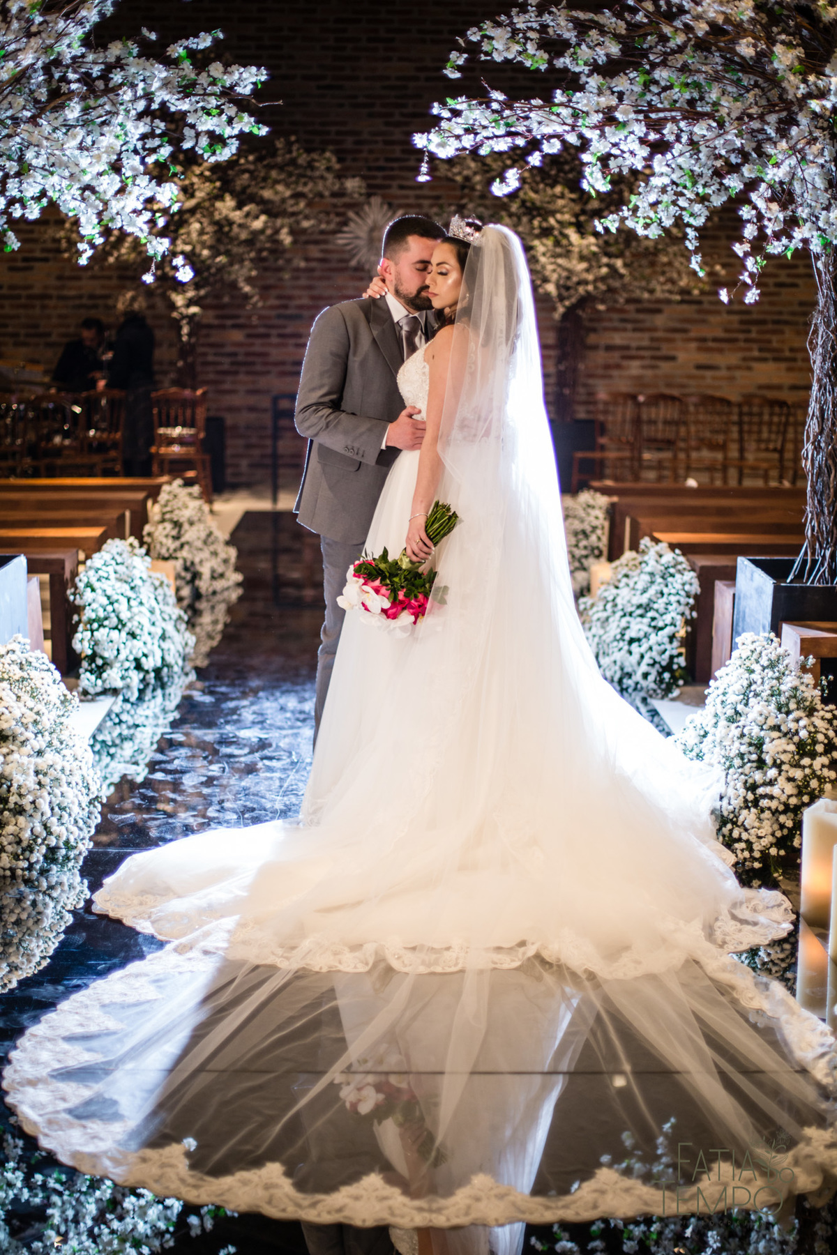 sitio são jorge, espaço demarchi sitio são jorge, casamento ao ar livre, caamento no sitio, oden decoração, SSJ casamentos, noiva gringa, noivo gringo, terno carmargo alfaiataria, 