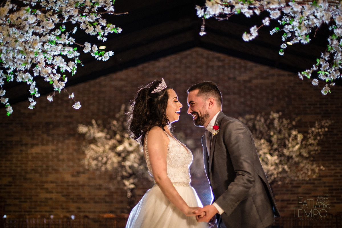 sitio são jorge, espaço demarchi sitio são jorge, casamento ao ar livre, caamento no sitio, oden decoração, SSJ casamentos, noiva gringa, noivo gringo, terno carmargo alfaiataria, 