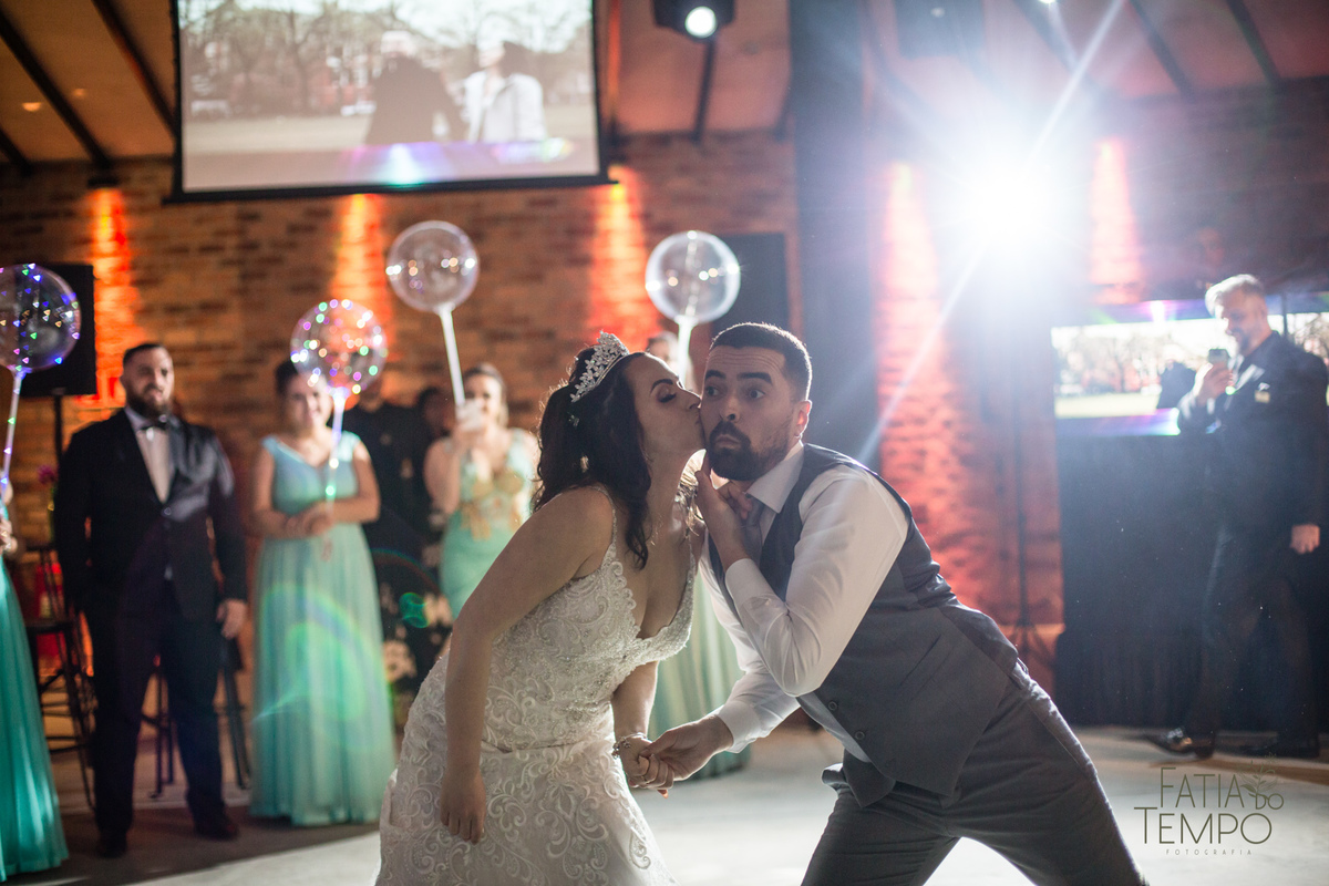 sitio são jorge, espaço demarchi sitio são jorge, casamento ao ar livre, caamento no sitio, oden decoração, SSJ casamentos, noiva gringa, noivo gringo, terno carmargo alfaiataria, 