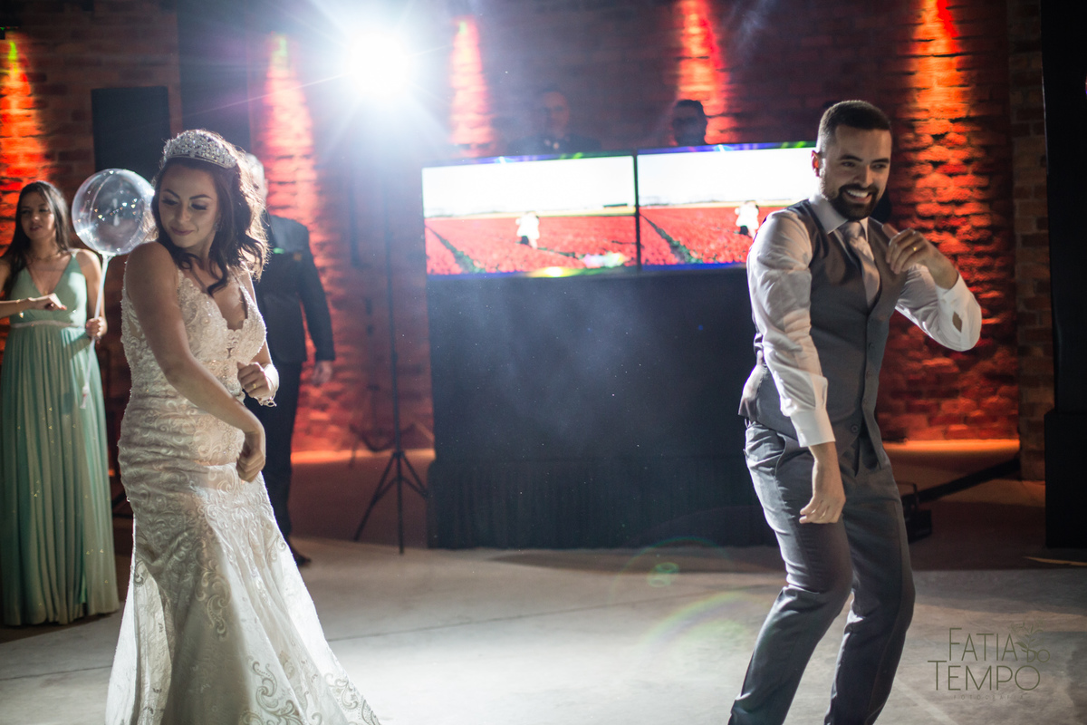 sitio são jorge, espaço demarchi sitio são jorge, casamento ao ar livre, caamento no sitio, oden decoração, SSJ casamentos, noiva gringa, noivo gringo, terno carmargo alfaiataria, 