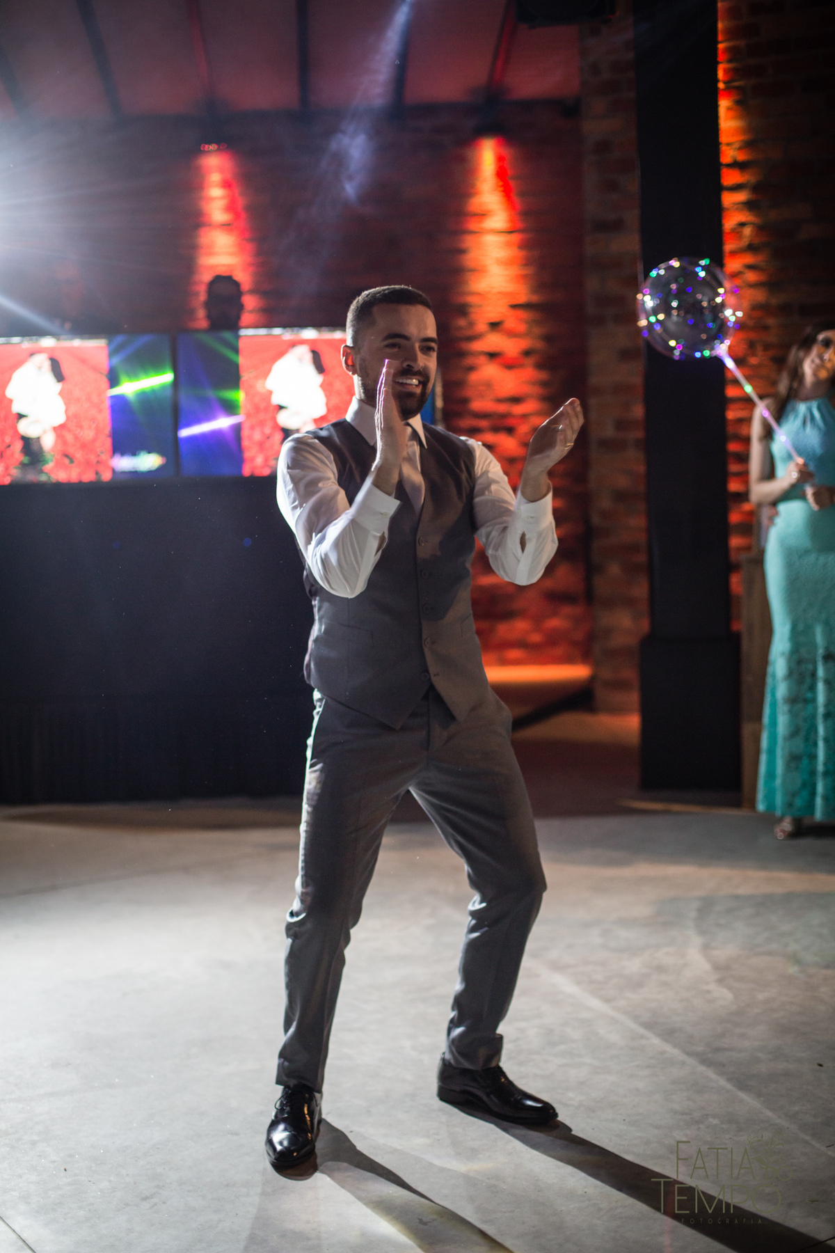 sitio são jorge, espaço demarchi sitio são jorge, casamento ao ar livre, caamento no sitio, oden decoração, SSJ casamentos, noiva gringa, noivo gringo, terno carmargo alfaiataria, 