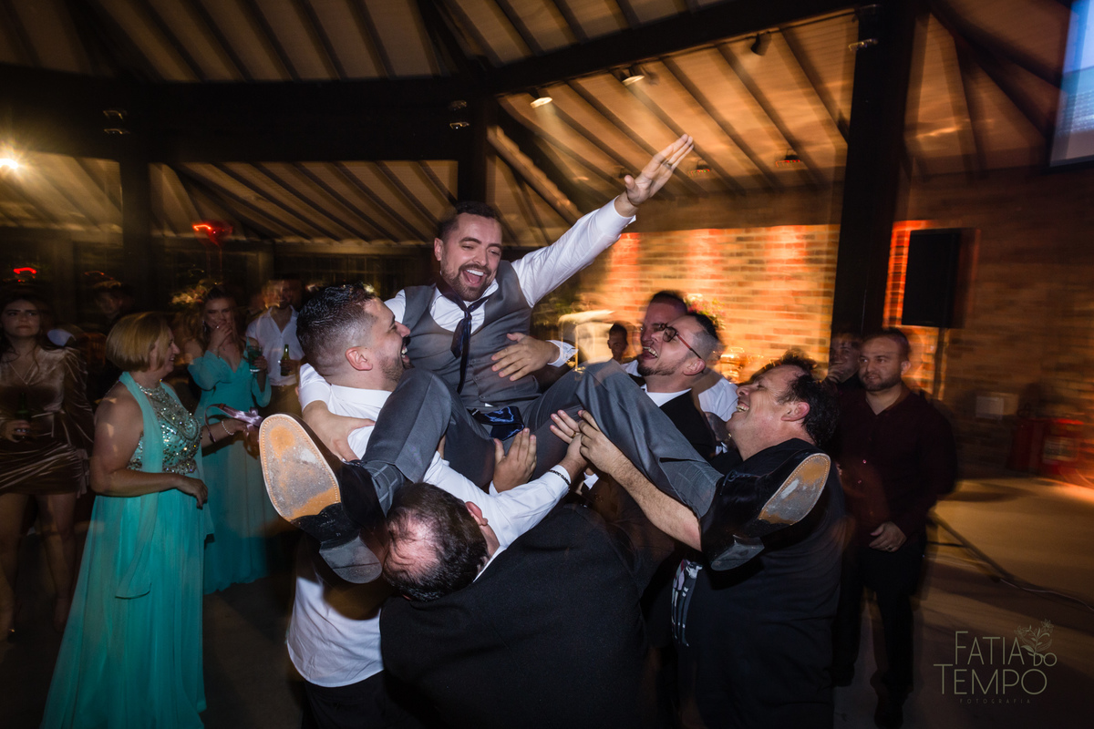 sitio são jorge, espaço demarchi sitio são jorge, casamento ao ar livre, caamento no sitio, oden decoração, SSJ casamentos, noiva gringa, noivo gringo, terno carmargo alfaiataria, 