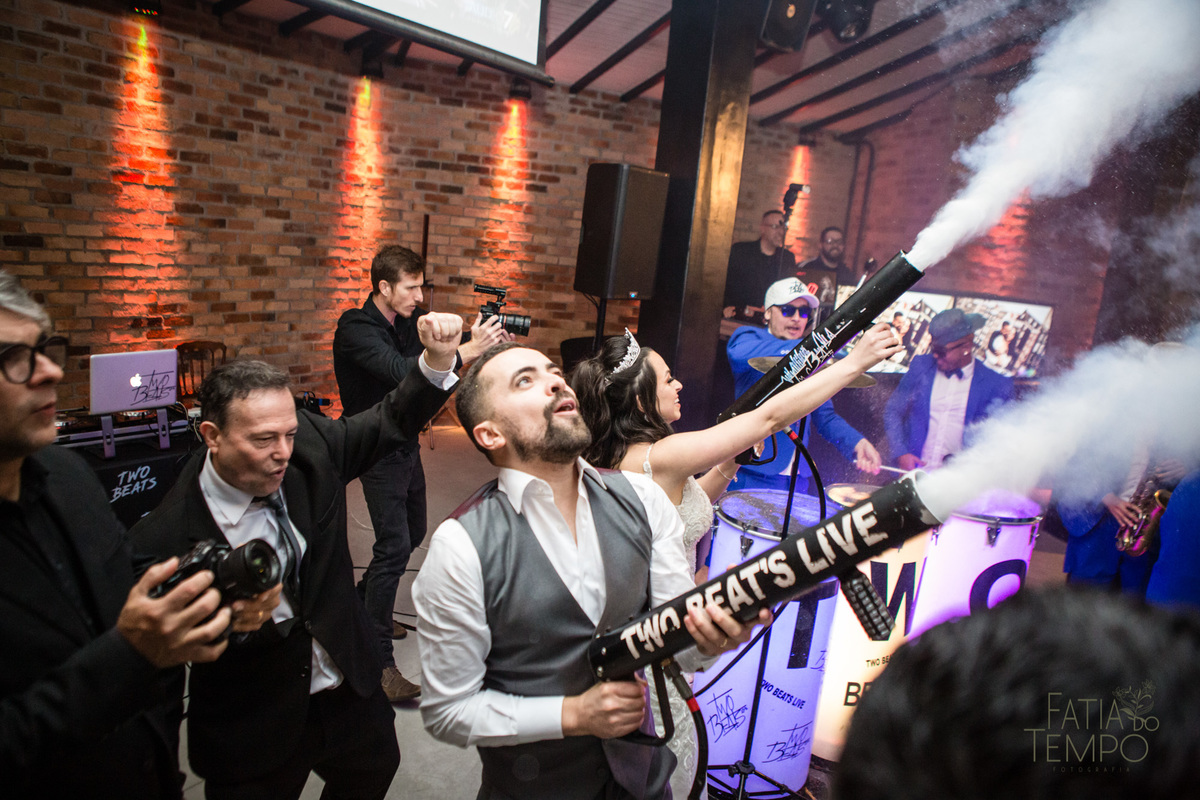 sitio são jorge, espaço demarchi sitio são jorge, casamento ao ar livre, caamento no sitio, oden decoração, SSJ casamentos, noiva gringa, noivo gringo, terno carmargo alfaiataria, 