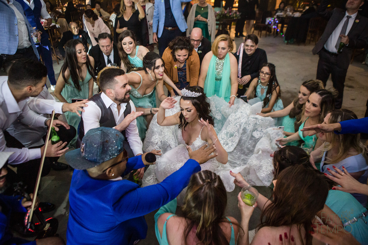 sitio são jorge, espaço demarchi sitio são jorge, casamento ao ar livre, caamento no sitio, oden decoração, SSJ casamentos, noiva gringa, noivo gringo, terno carmargo alfaiataria, 