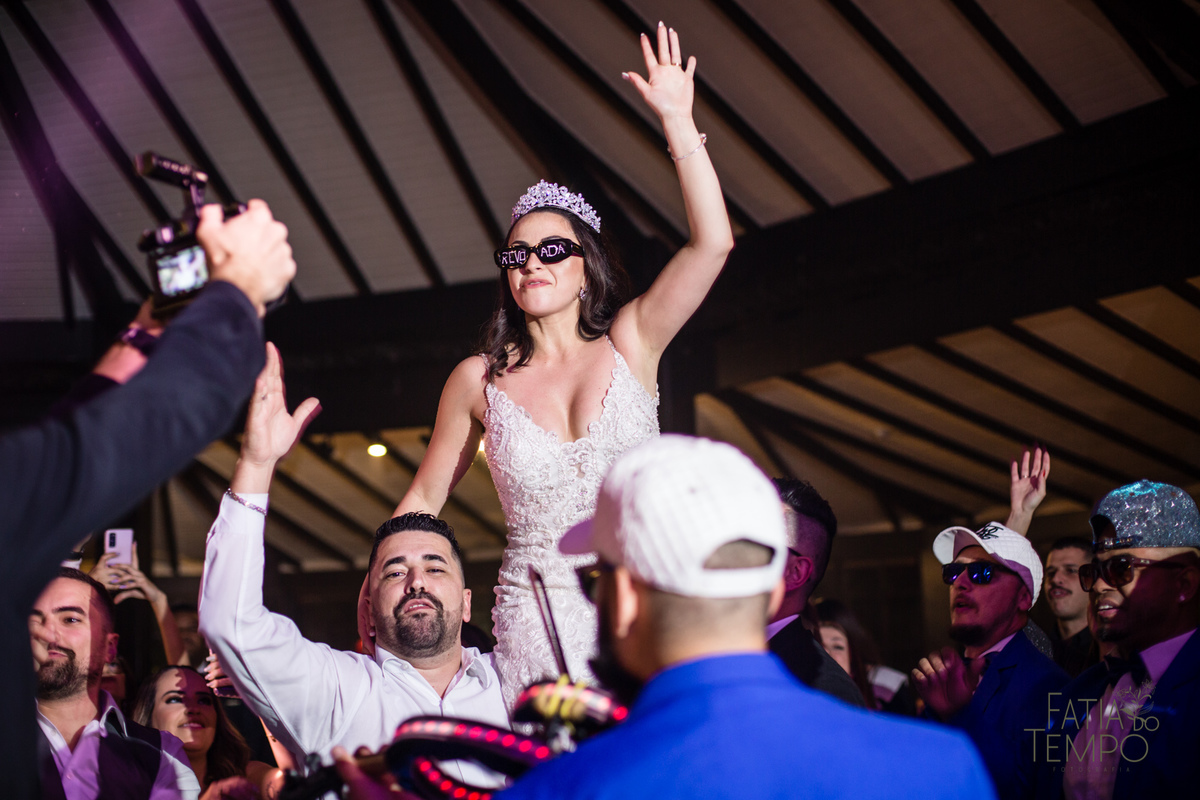 sitio são jorge, espaço demarchi sitio são jorge, casamento ao ar livre, caamento no sitio, oden decoração, SSJ casamentos, noiva gringa, noivo gringo, terno carmargo alfaiataria, 