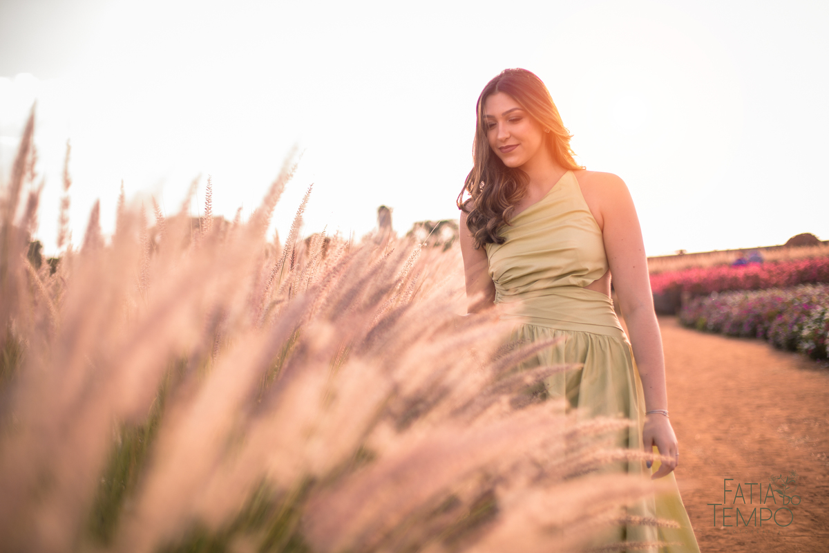 ensaio 15 anos, ensaio em holambra, ensaio cidade das flores, ensaio externo debutante, ensaio debutante, ensaio debutante em holambra, sessao de fotos debutante, ensaio com flores, ensaio de fotos girassois, ensaio de fotos lavanda, fotos debutante