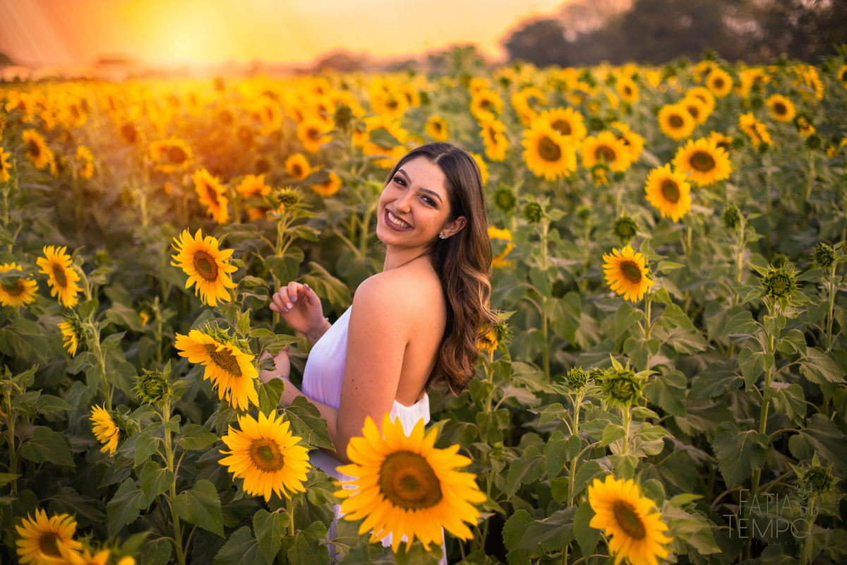 ensaio 15 anos, ensaio em holambra, ensaio cidade das flores, ensaio externo debutante, ensaio debutante, ensaio debutante em holambra, sessao de fotos debutante, ensaio com flores, ensaio de fotos girassois, ensaio de fotos lavanda, fotos debutante
