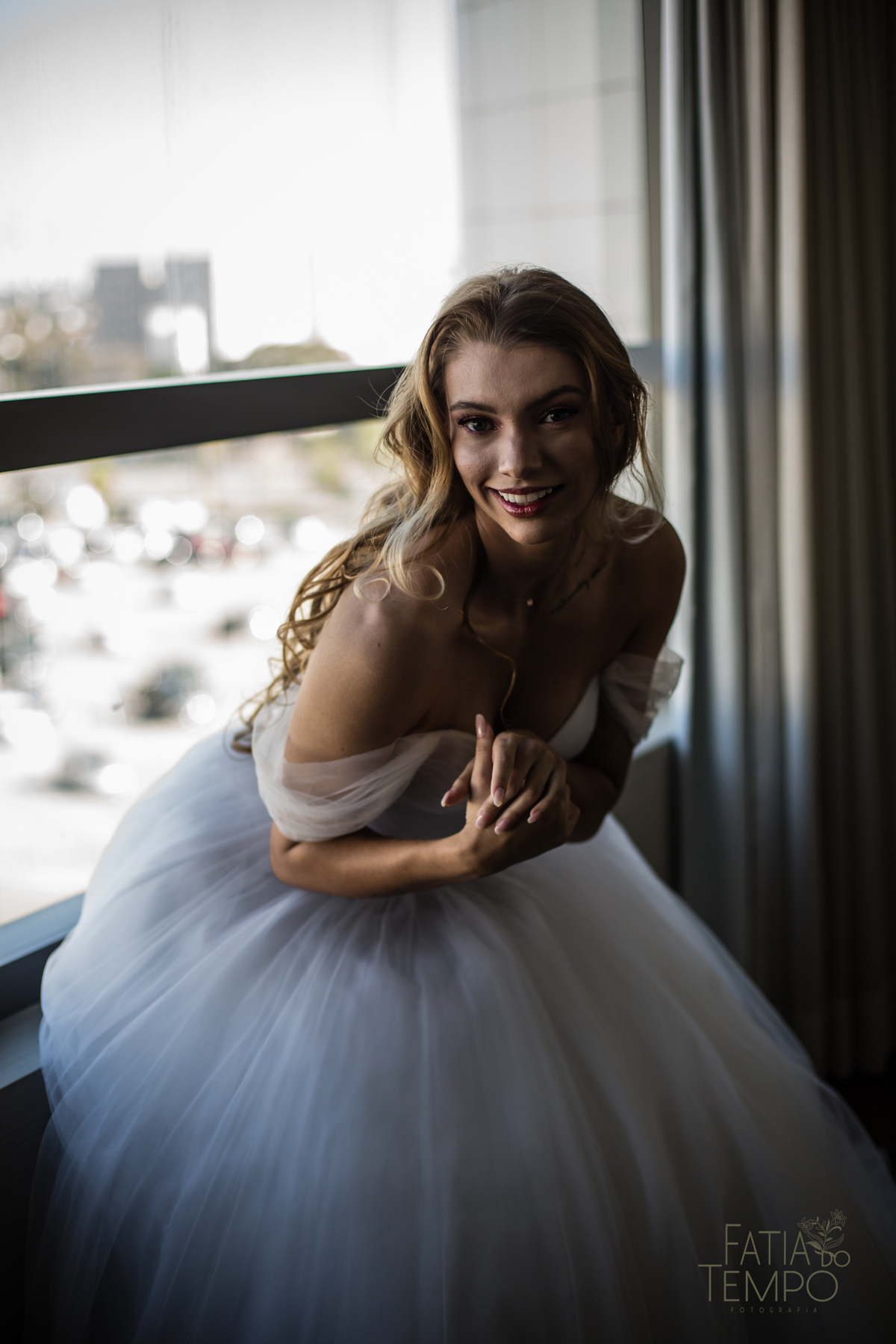 quality hotel, dia da noiva, sitio são jorge, jardim secreto sitio sao jorge, noiva loira, mini wedding, casamento intimista, casamento ao ar livre, casamento no jardim, vestido de noiva, odeon decoração, robe de cetim, decoraçao de casamento