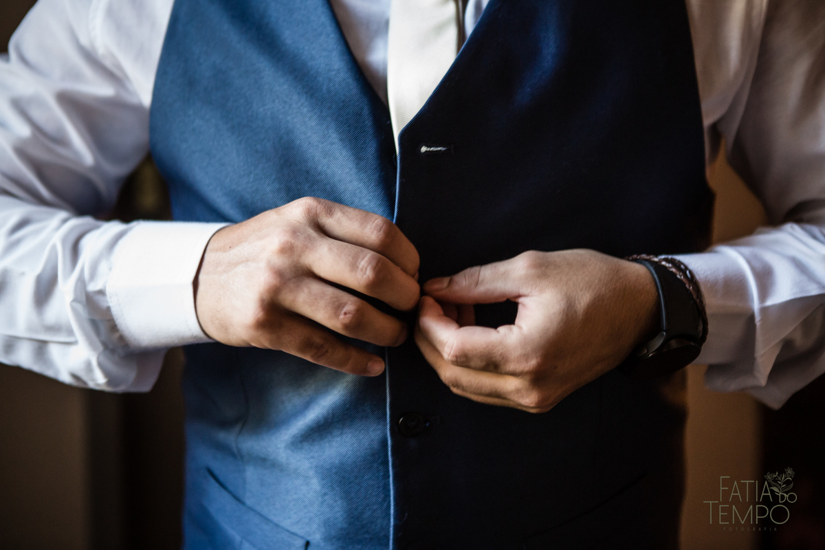 quality hotel, dia da noiva, sitio são jorge, jardim secreto sitio sao jorge, noiva loira, mini wedding, casamento intimista, casamento ao ar livre, casamento no jardim, vestido de noiva, odeon decoração, robe de cetim, decoraçao de casamento