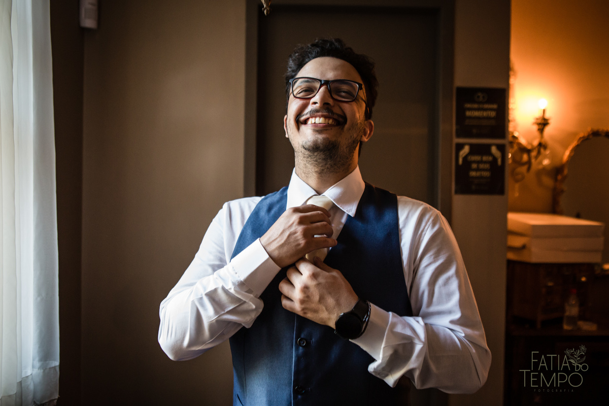 quality hotel, dia da noiva, sitio são jorge, jardim secreto sitio sao jorge, noiva loira, mini wedding, casamento intimista, casamento ao ar livre, casamento no jardim, vestido de noiva, odeon decoração, robe de cetim, decoraçao de casamento