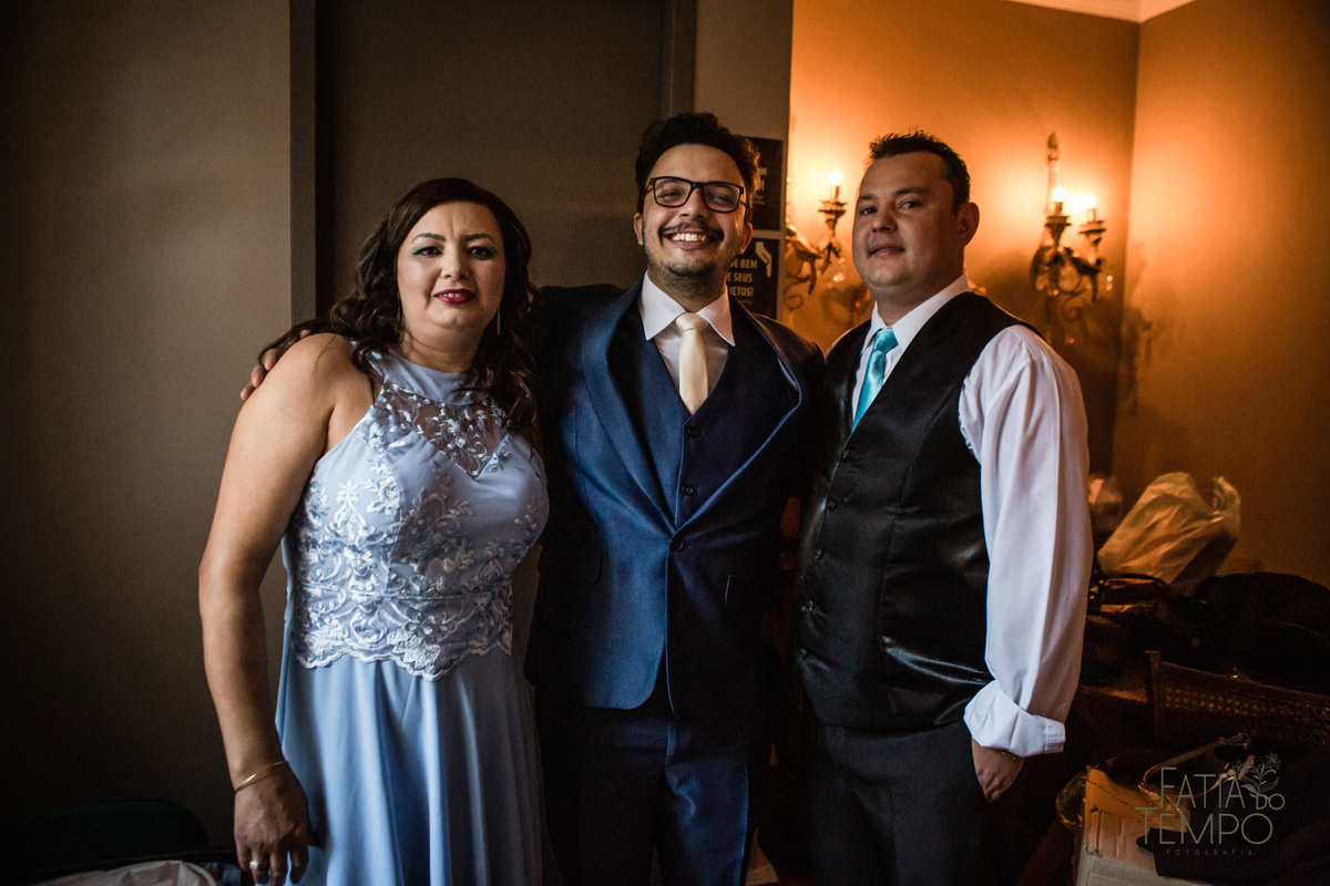 quality hotel, dia da noiva, sitio são jorge, jardim secreto sitio sao jorge, noiva loira, mini wedding, casamento intimista, casamento ao ar livre, casamento no jardim, vestido de noiva, odeon decoração, robe de cetim, decoraçao de casamento