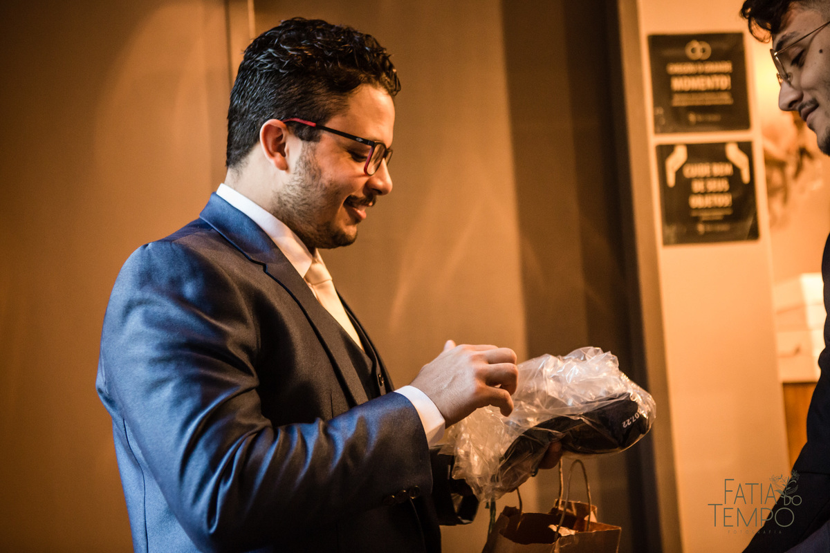 quality hotel, dia da noiva, sitio são jorge, jardim secreto sitio sao jorge, noiva loira, mini wedding, casamento intimista, casamento ao ar livre, casamento no jardim, vestido de noiva, odeon decoração, robe de cetim, decoraçao de casamento